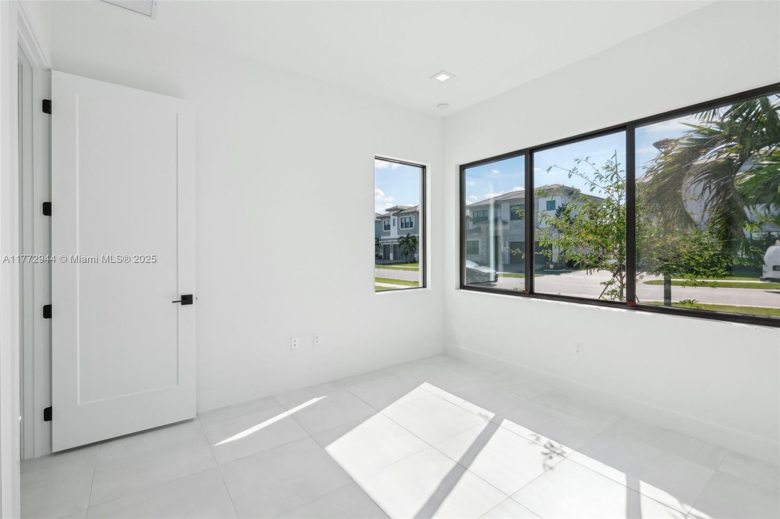 AVENIR POD - Residential Lease