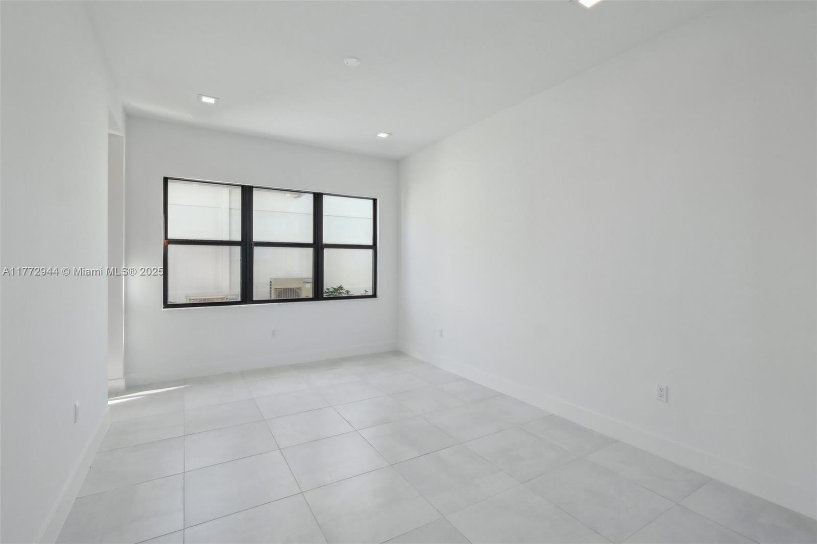 AVENIR POD - Residential Lease