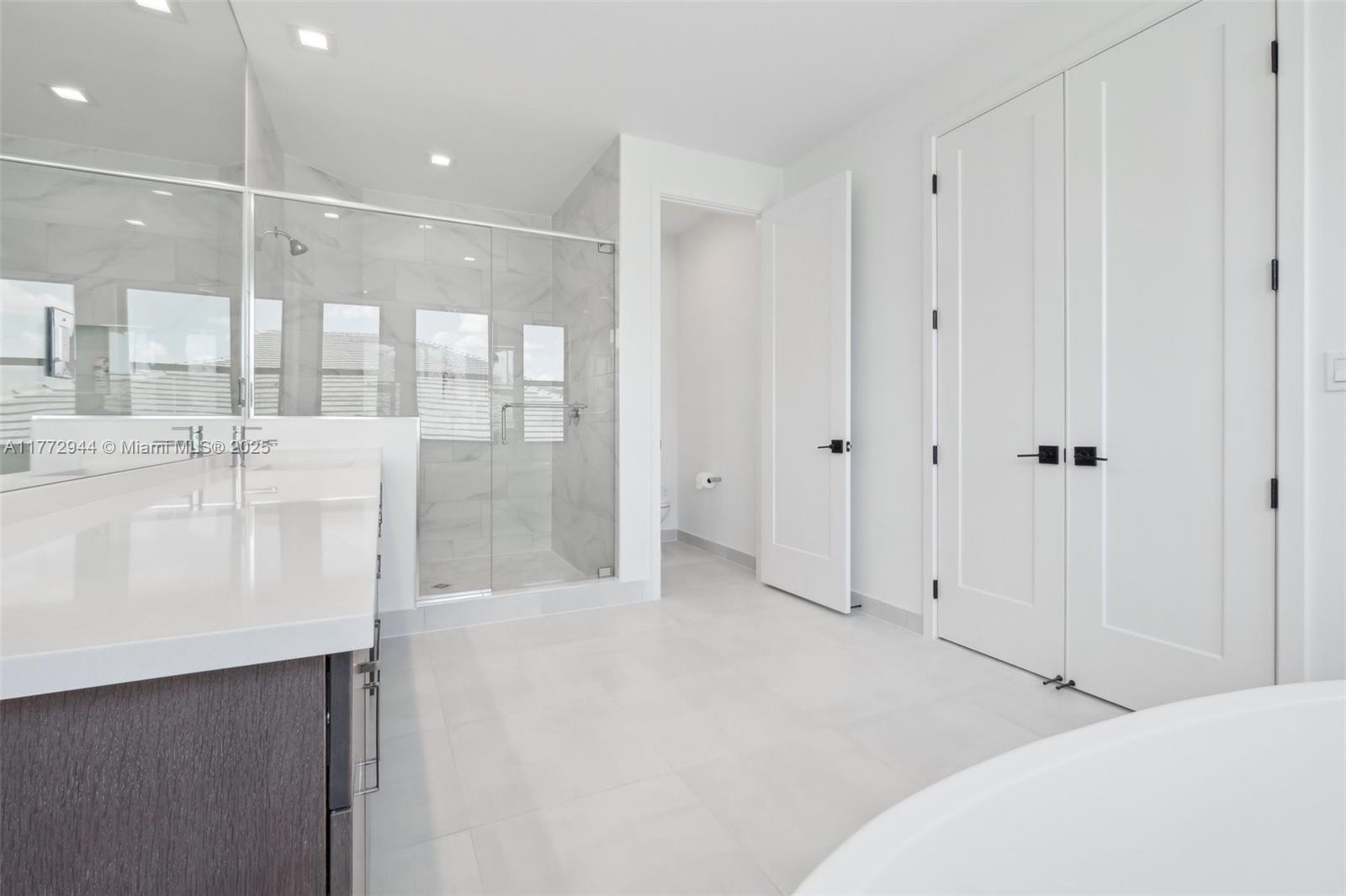 AVENIR POD - Residential Lease