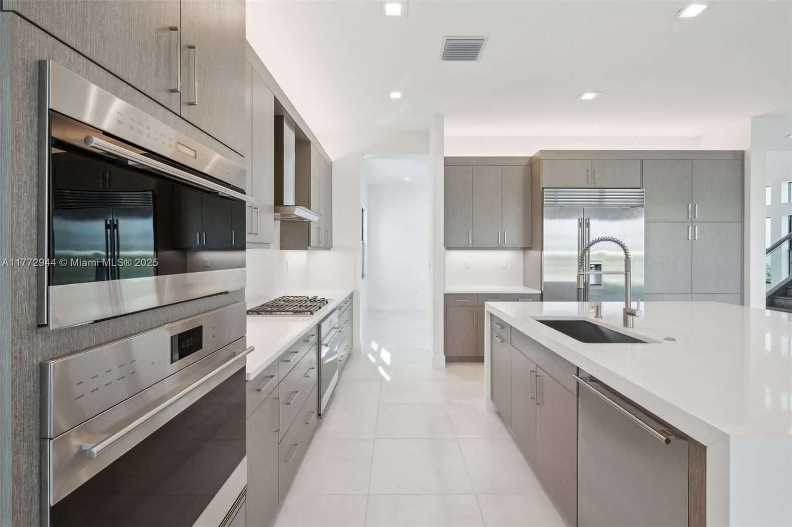 AVENIR POD - Residential Lease
