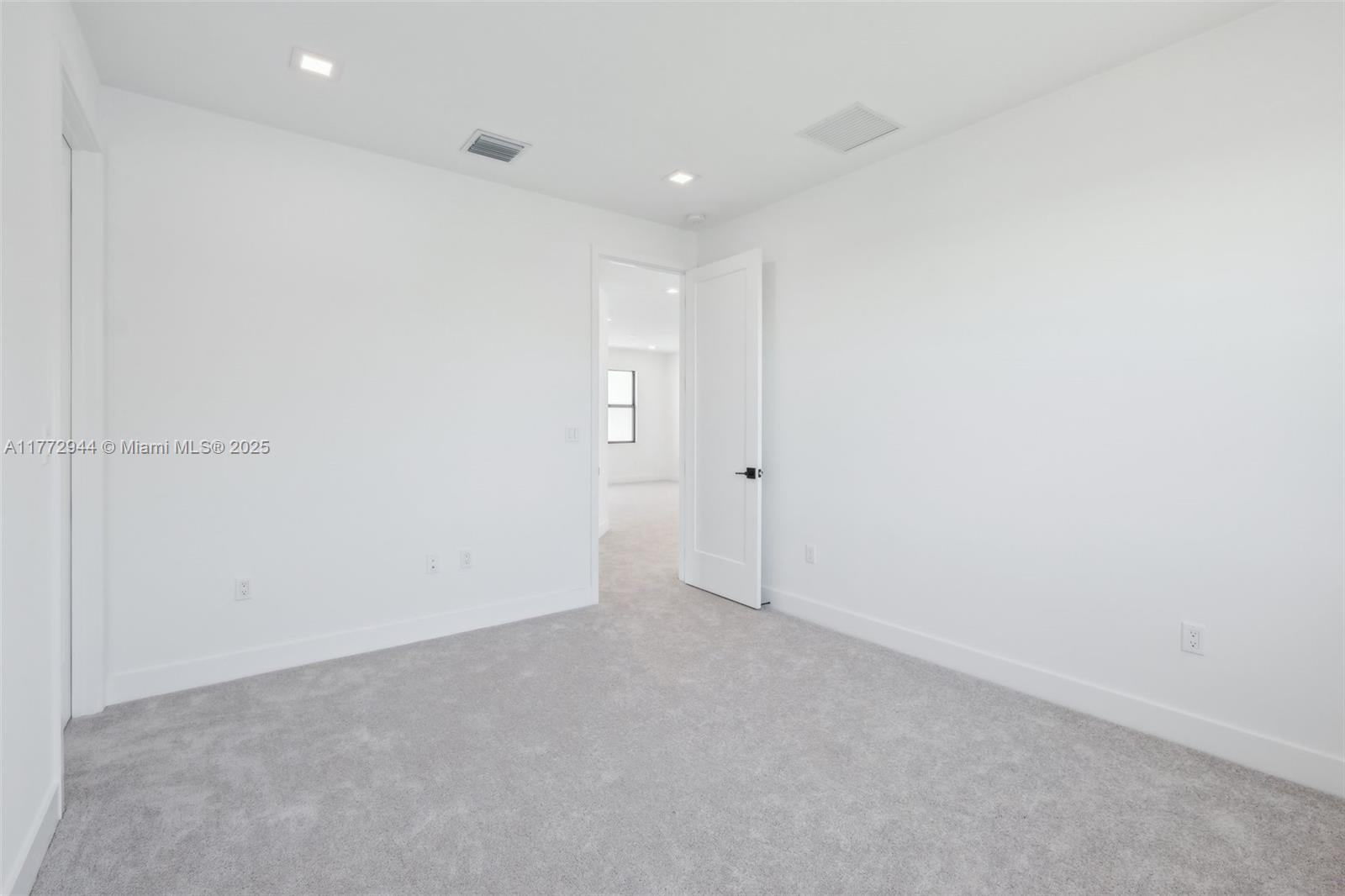 AVENIR POD - Residential Lease