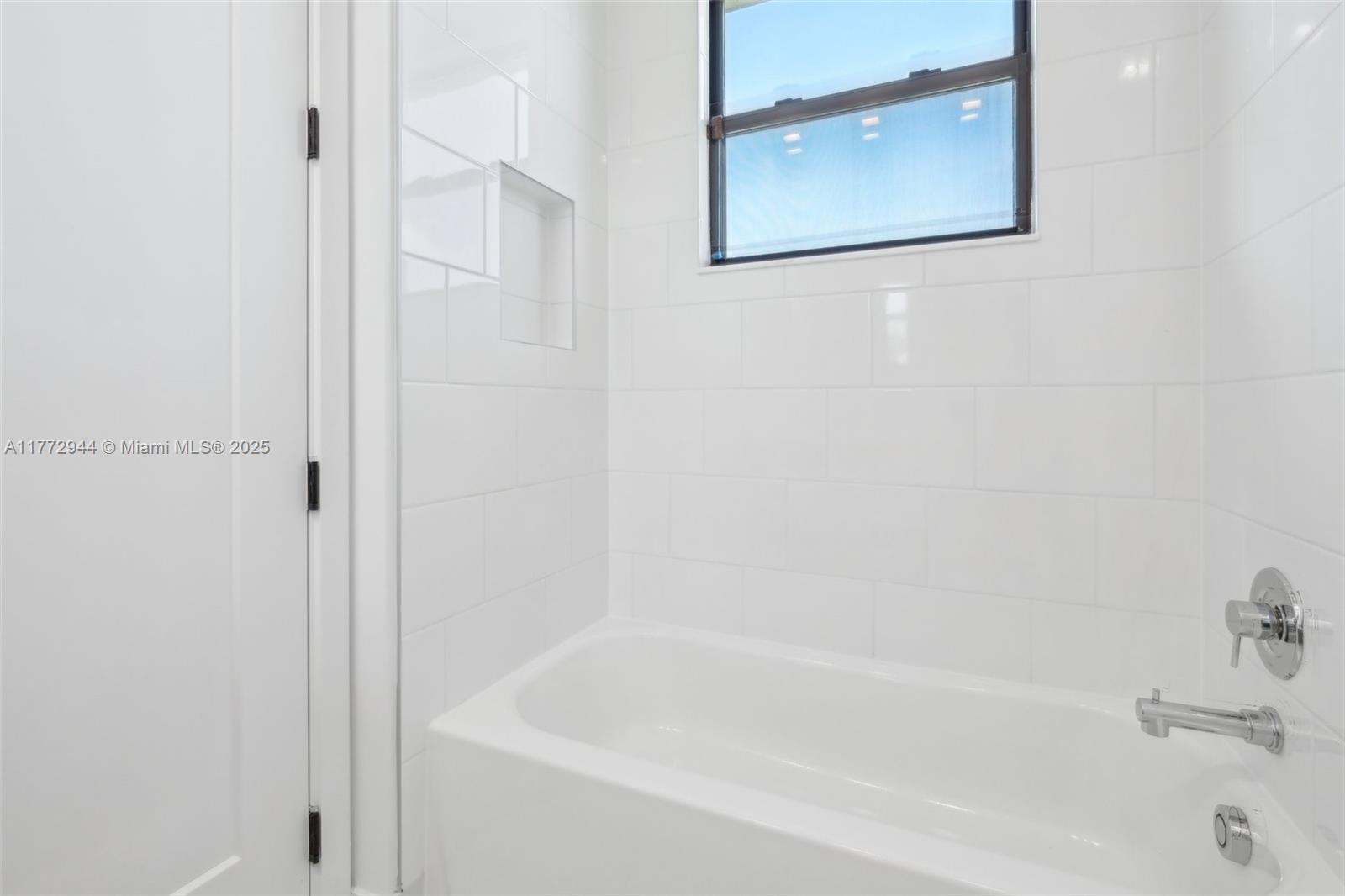 AVENIR POD - Residential Lease