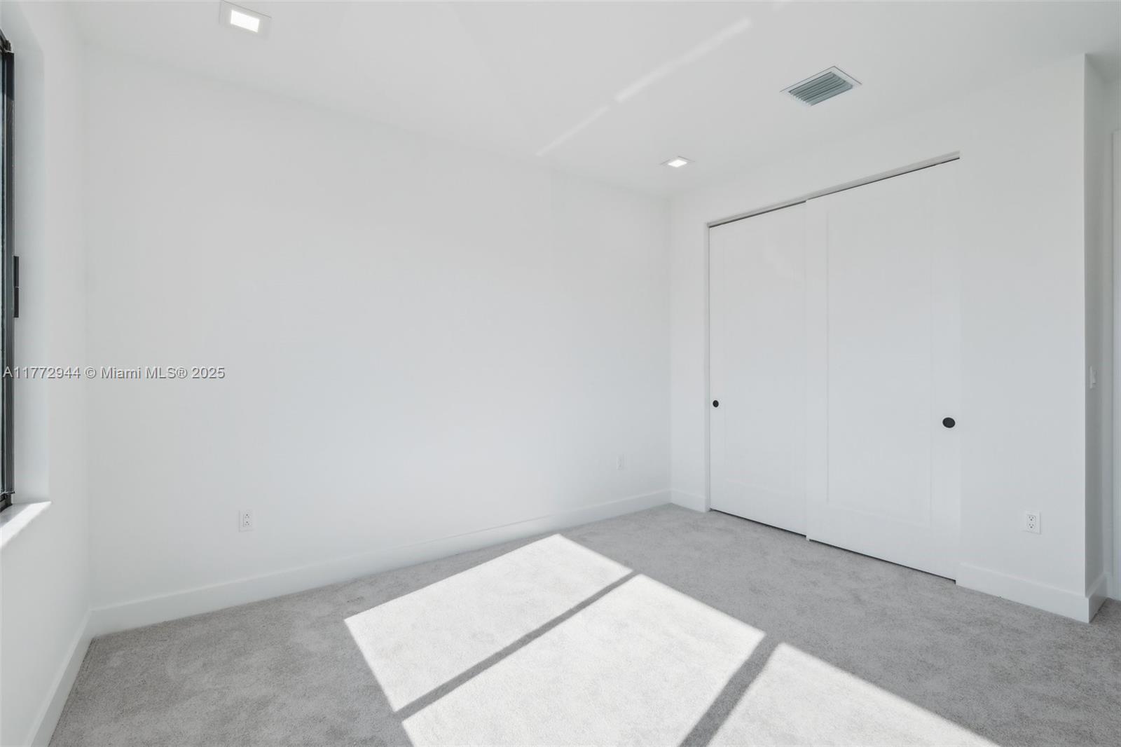 AVENIR POD - Residential Lease