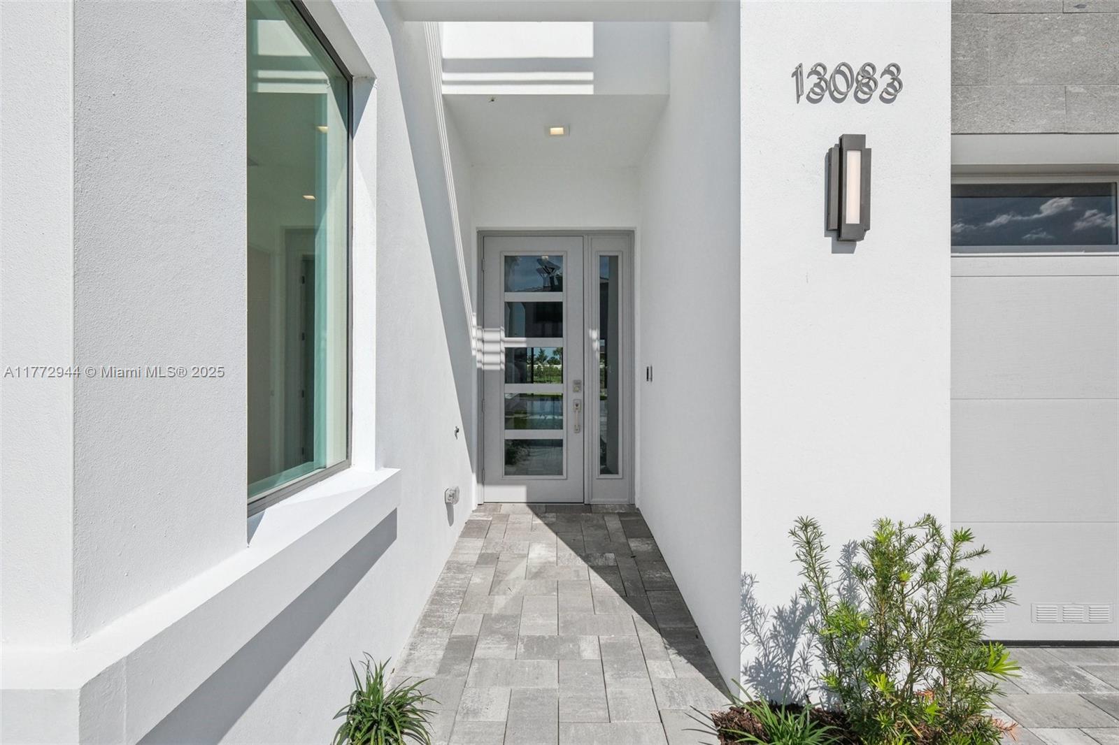 AVENIR POD - Residential Lease