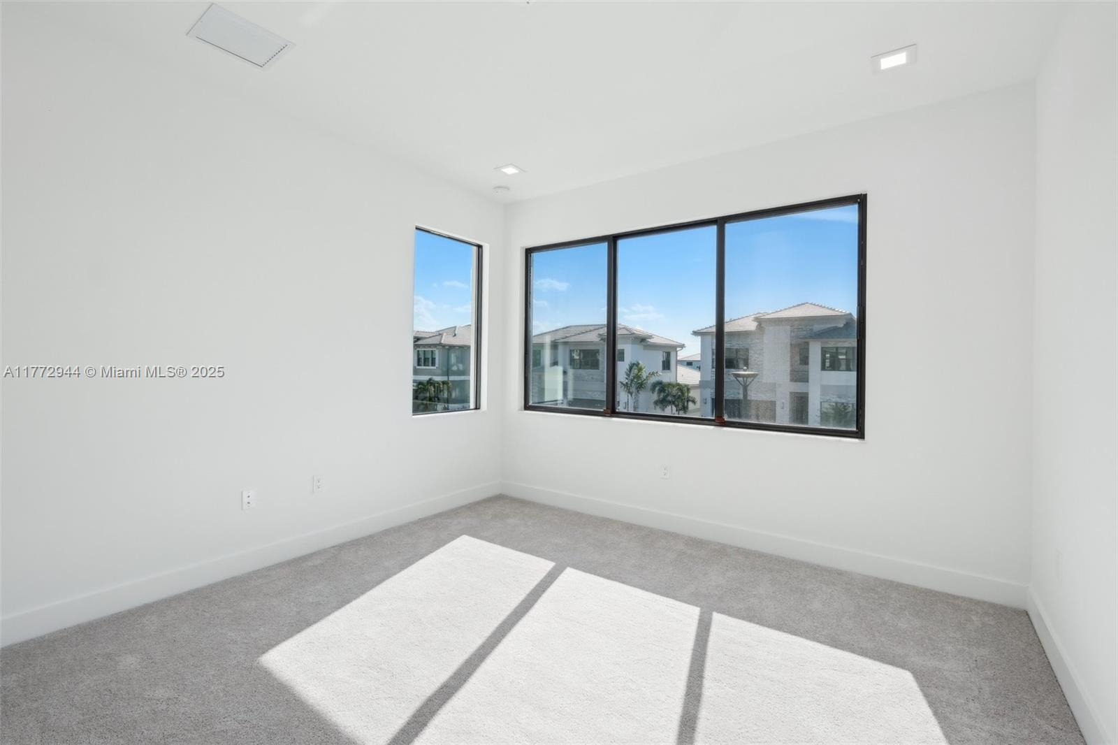 AVENIR POD - Residential Lease