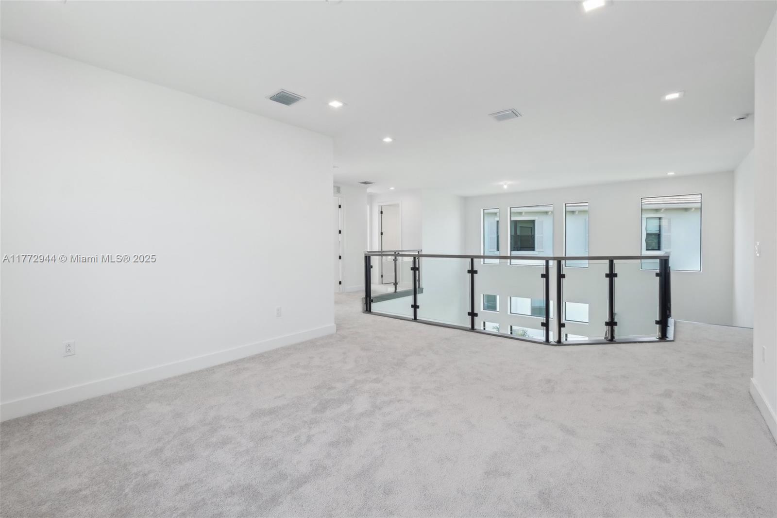 AVENIR POD - Residential Lease