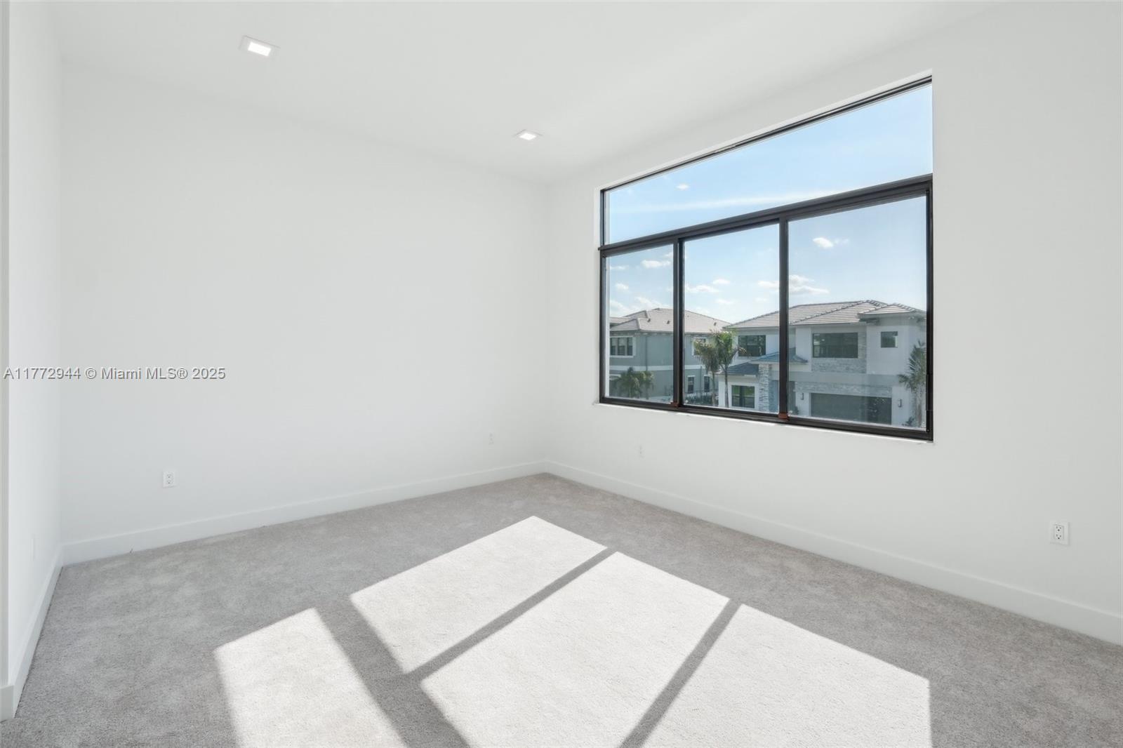 AVENIR POD - Residential Lease
