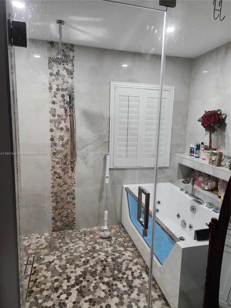 WALNUT CREEK TOWNHOMES - Residential