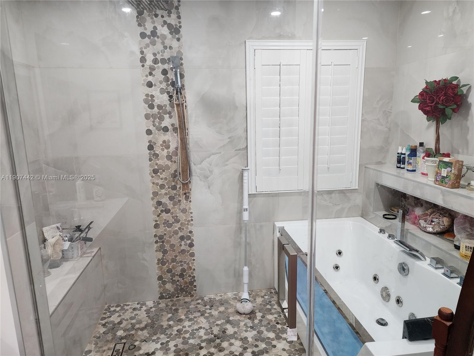 WALNUT CREEK TOWNHOMES - Residential