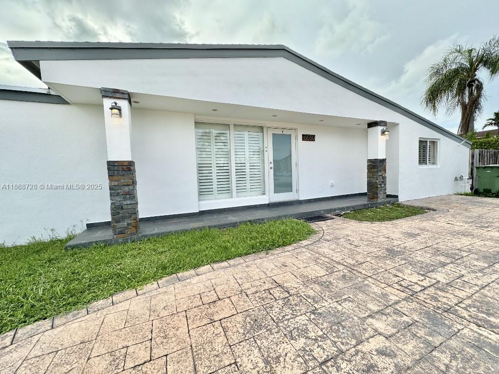 Welcome to this stunning 5-bedroom, 2-bathroom home located on a desirable corner lot in the heart of Hialeah! This spacious residence features an open-concept layout, perfect for modern living. The bright and airy living room flows seamlessly into the dining area and fully equipped kitchen, ideal for entertaining family and friends.
The property offers an en-suite bedroom along with three additional rooms that offer plenty of space. Step outside to the large backyard, which is perfect for outdoor gatherings and has ample room to accommodate a pool!
Situated in a vibrant neighborhood, this home is just minutes away from local shops and top-rated A+ elementary, middle, and high schools. With easy access to major expressways, commuting to Miami and surrounding areas is a breeze.