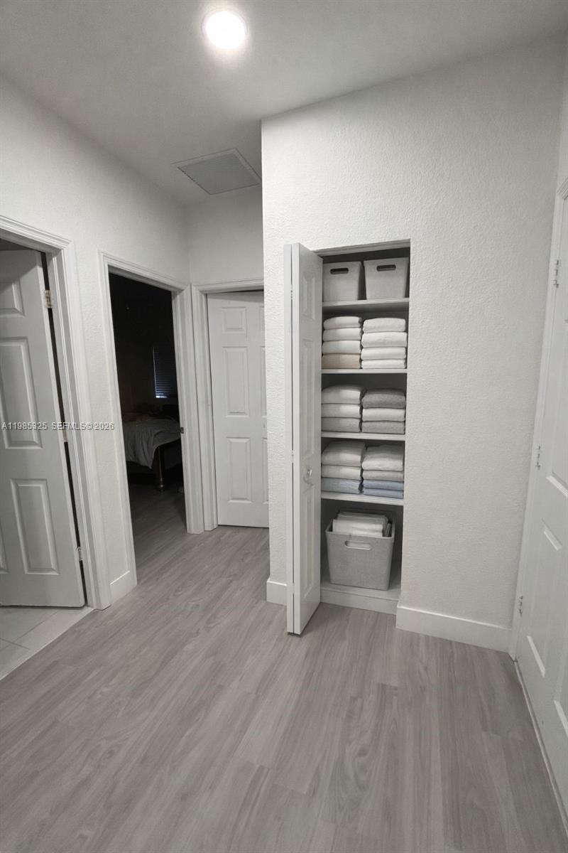 SUNSET LAKE TOWNHOMES - Residential Lease