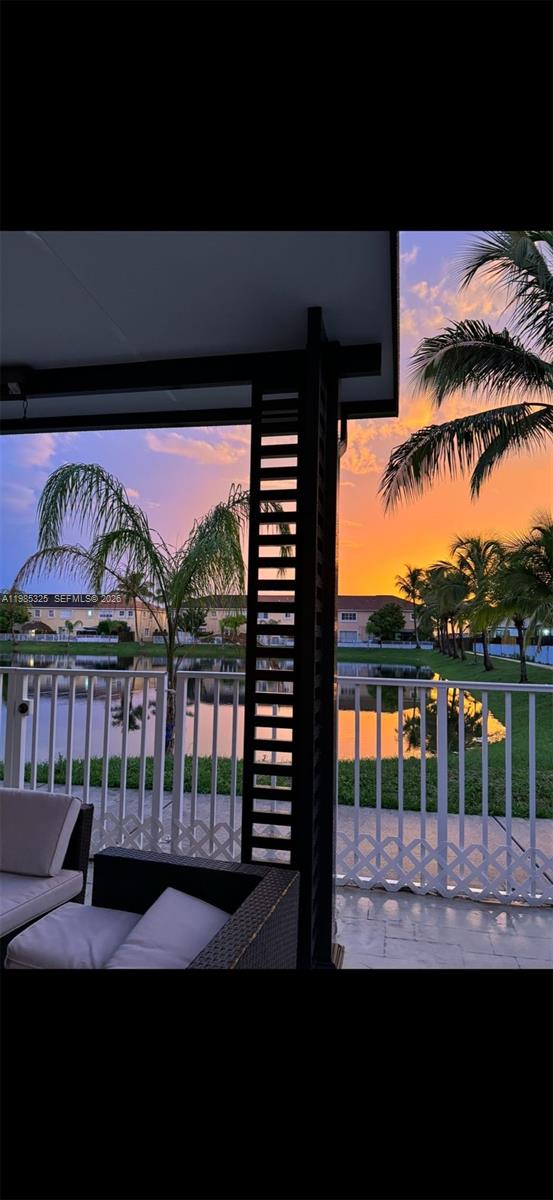 SUNSET LAKE TOWNHOMES - Residential Lease