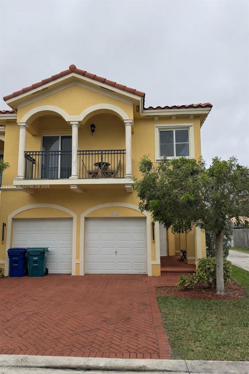 SUNSET LAKE TOWNHOMES - Residential Lease