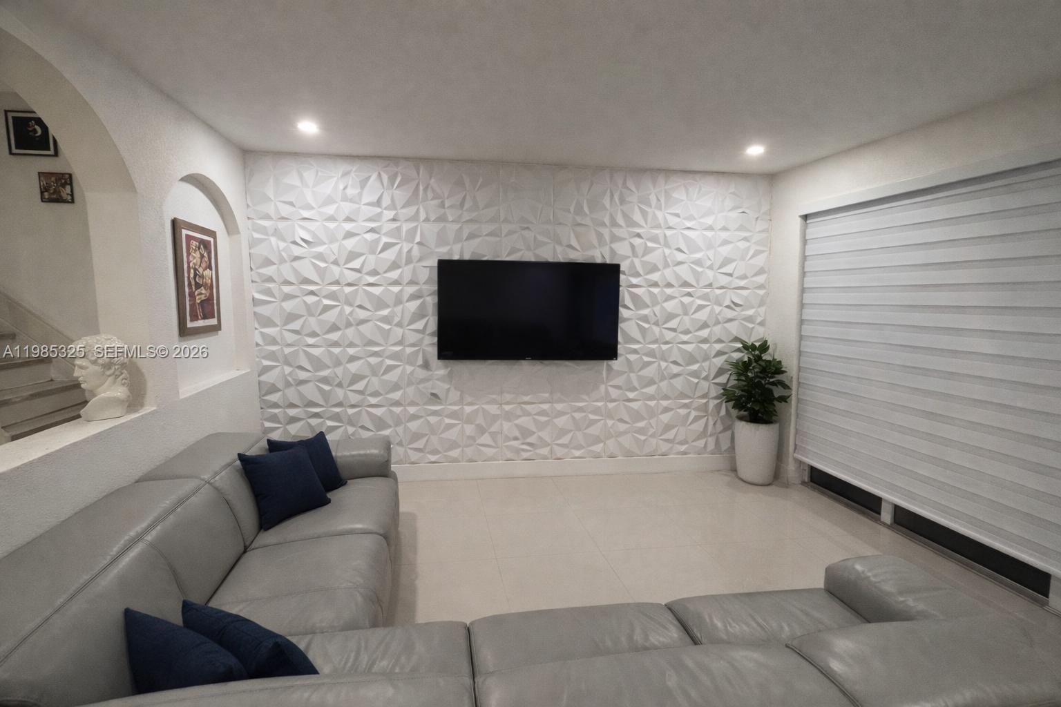 SUNSET LAKE TOWNHOMES - Residential Lease