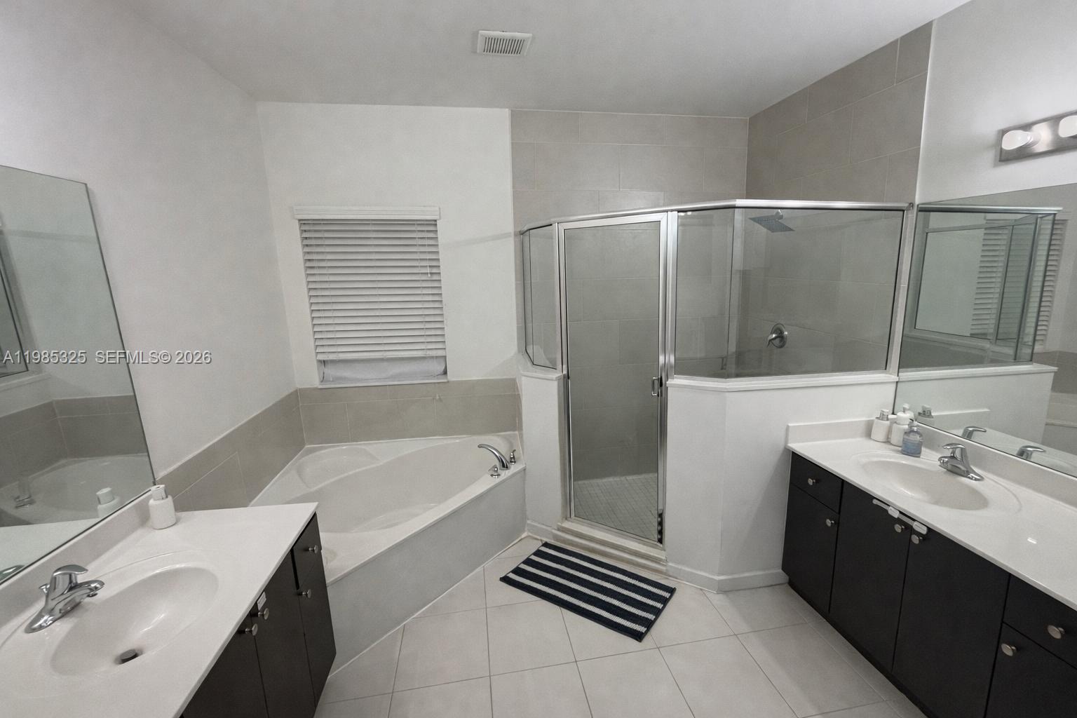 SUNSET LAKE TOWNHOMES - Residential Lease