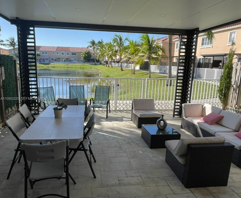 SUNSET LAKE TOWNHOMES - Residential Lease