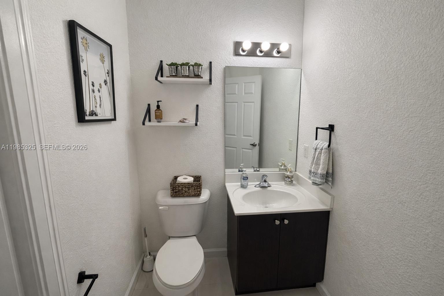 SUNSET LAKE TOWNHOMES - Residential Lease