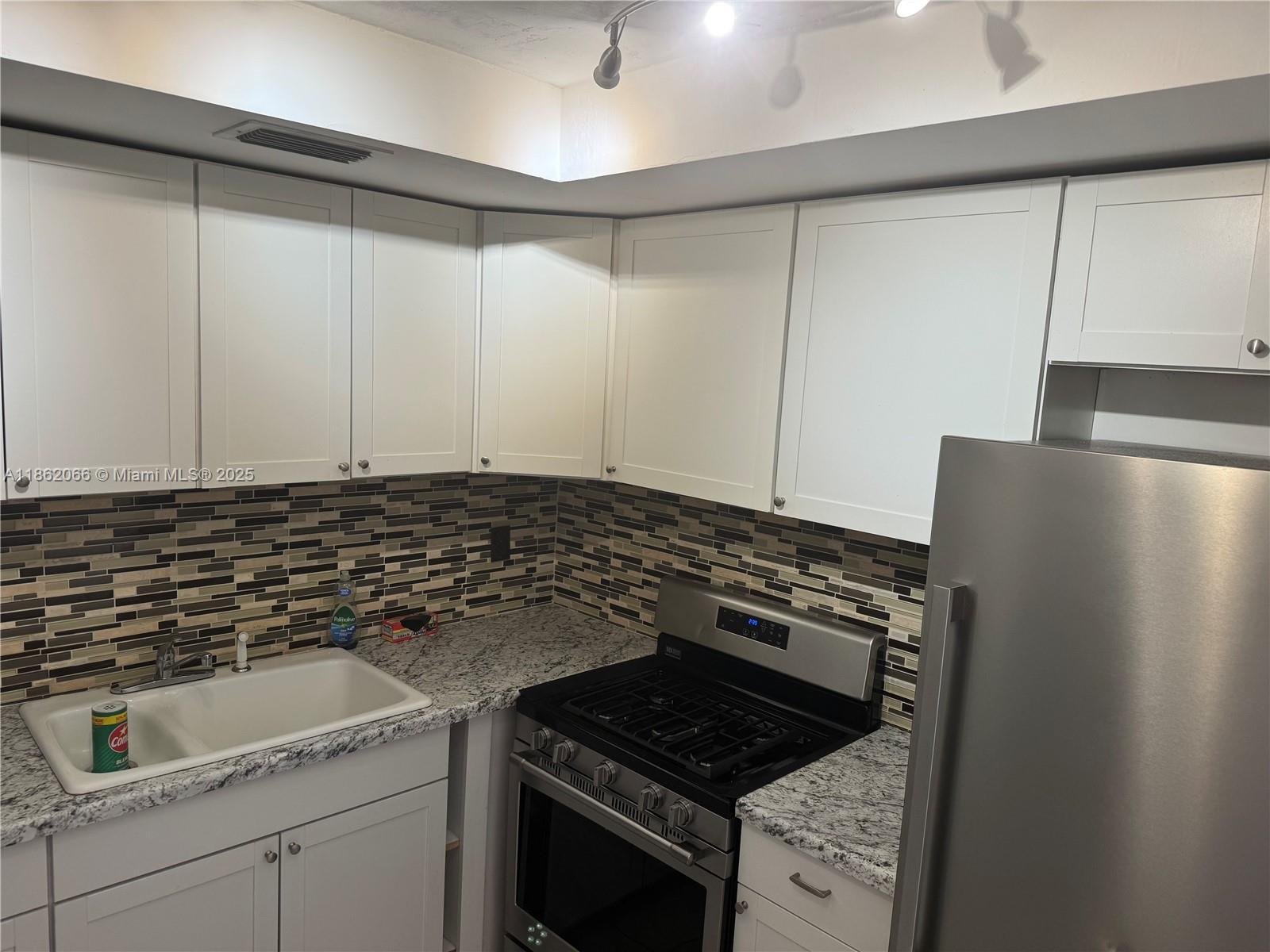 This is a 55 or older building. At least one person must be 55 years old or older.
Quiet building. Laundry in building. Quick and easy approvals.