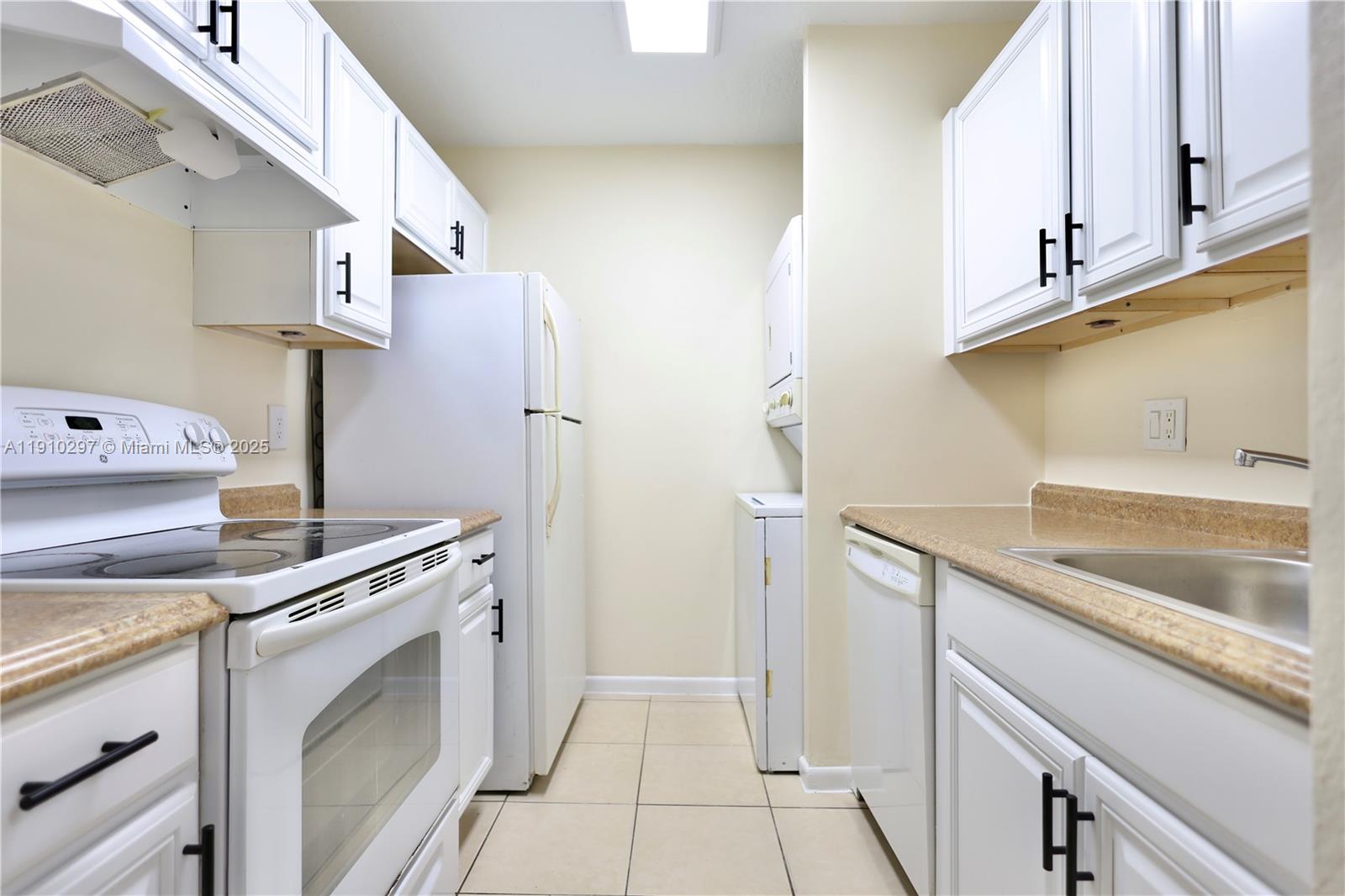 LAKEWOOD VILLAGE - Residential Lease