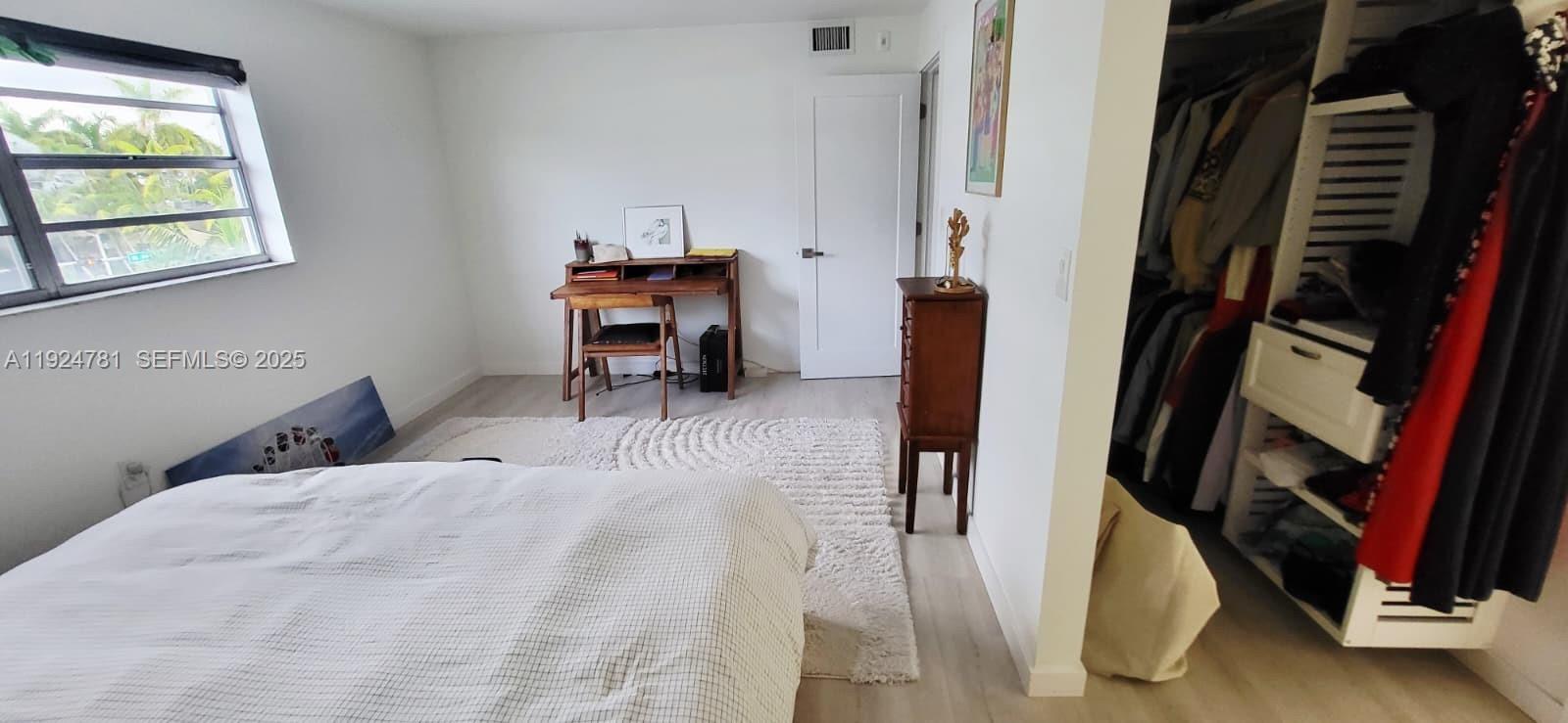 1605 Meridian Ave 401