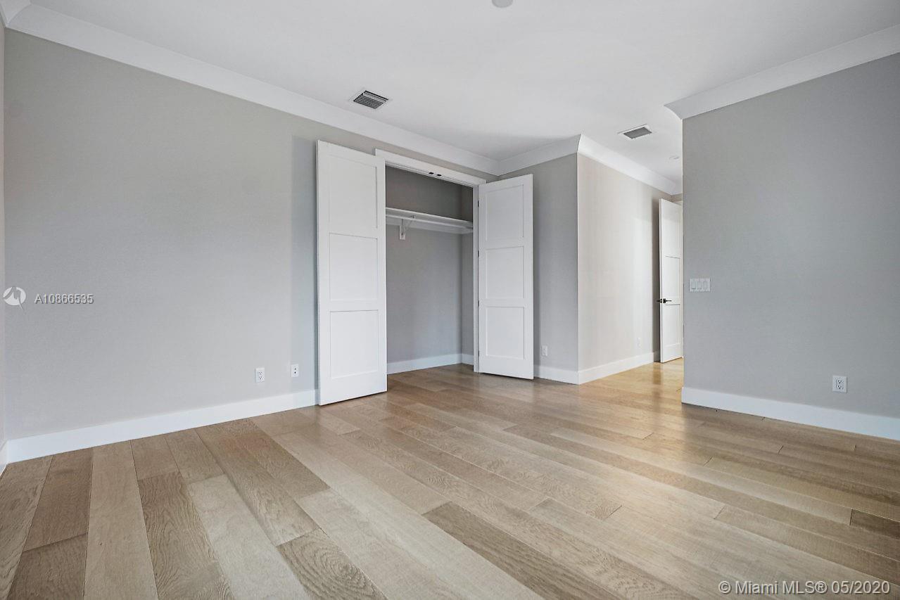ESTATES CONDO - Residential