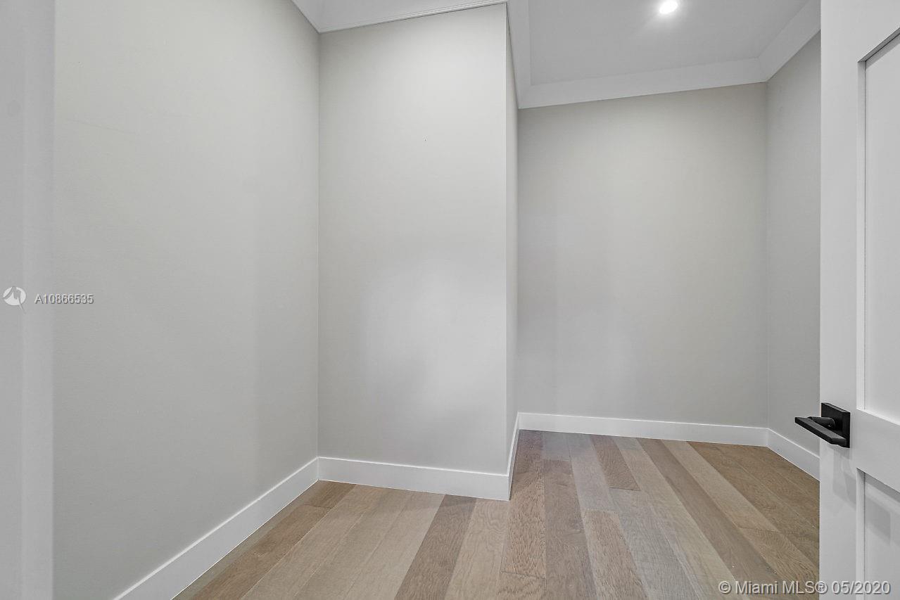 ESTATES CONDO - Residential