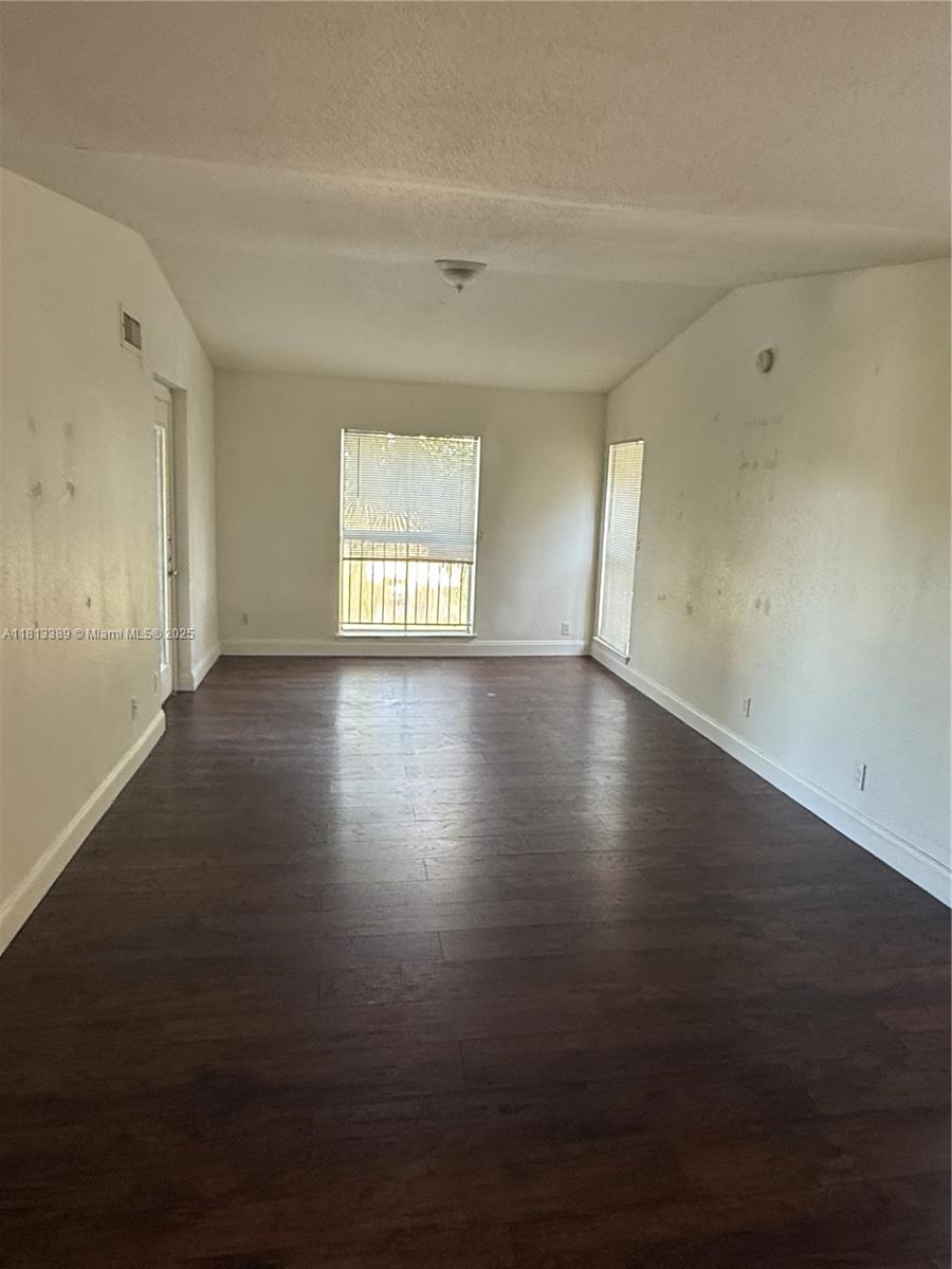 833 Riverside Dr 834