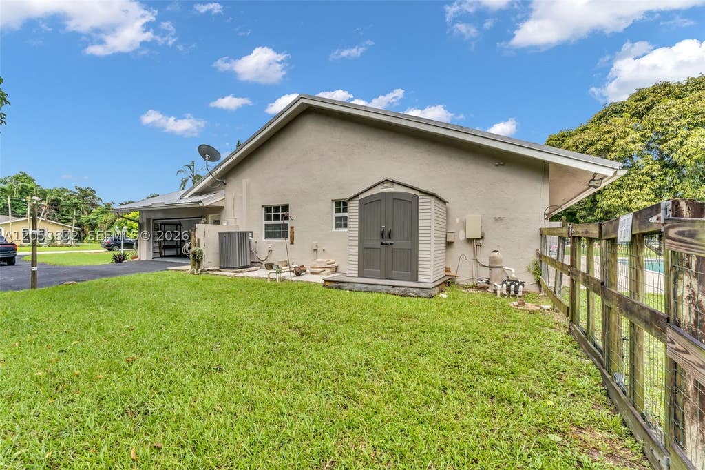 Photo of 11501 SW 3rd St, Plantation, FL 33325 (MLS # A12053832)