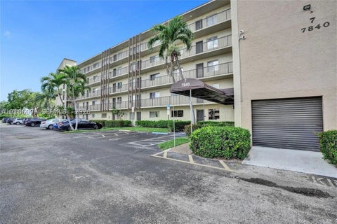 Photo of 7840 NW 50th St #105, Lauderhill, FL 33351 (MLS # A12106099)