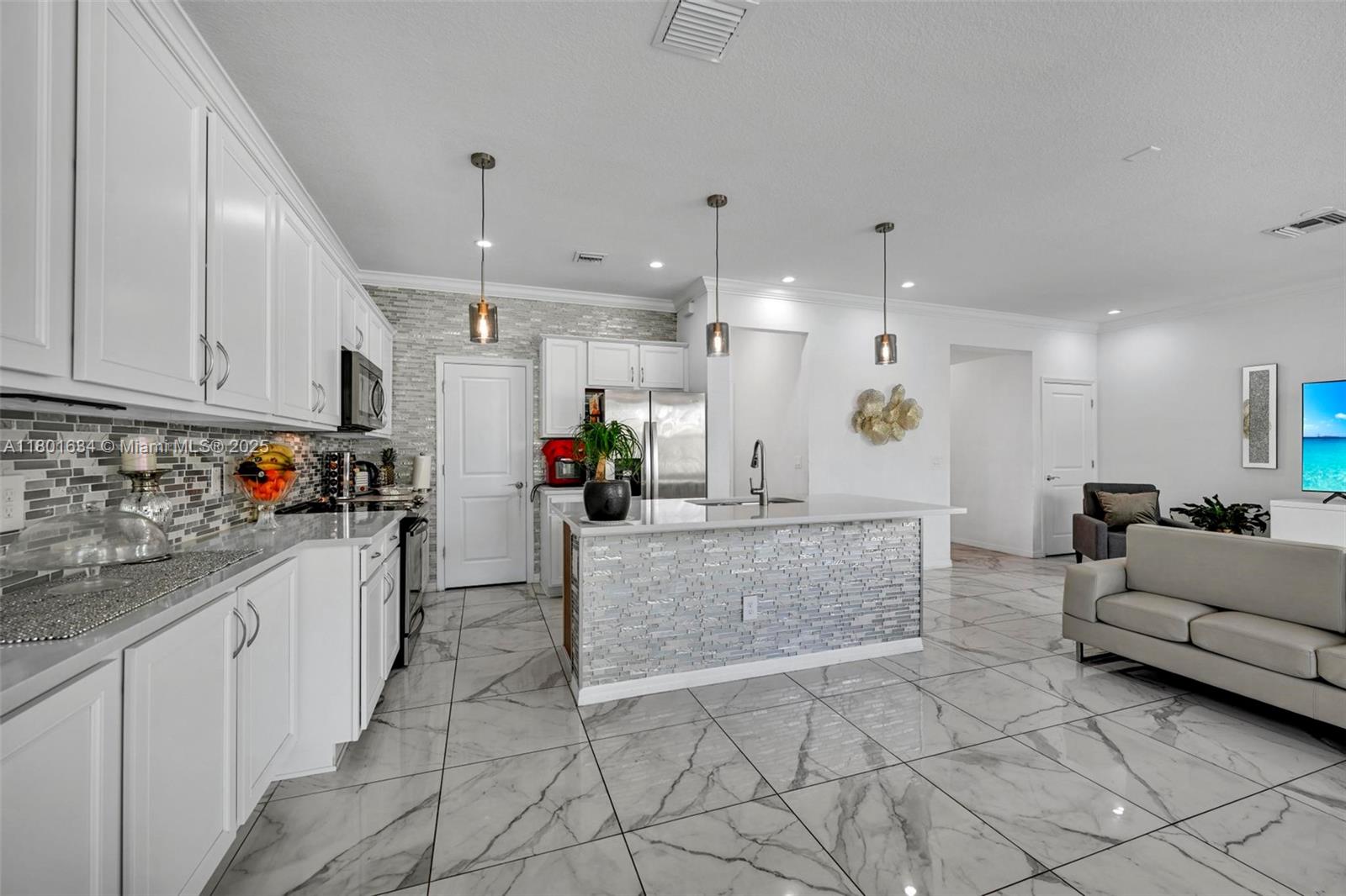 HILLCREST COUNTRY CLUB SO - Residential