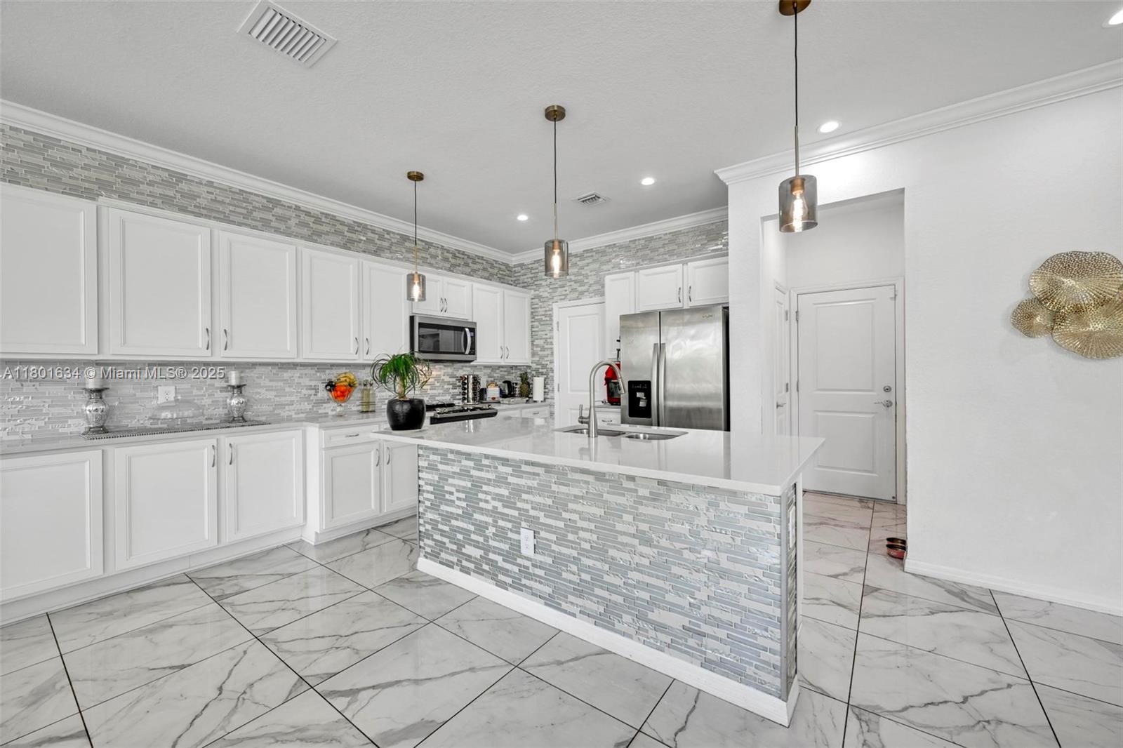 HILLCREST COUNTRY CLUB SO - Residential