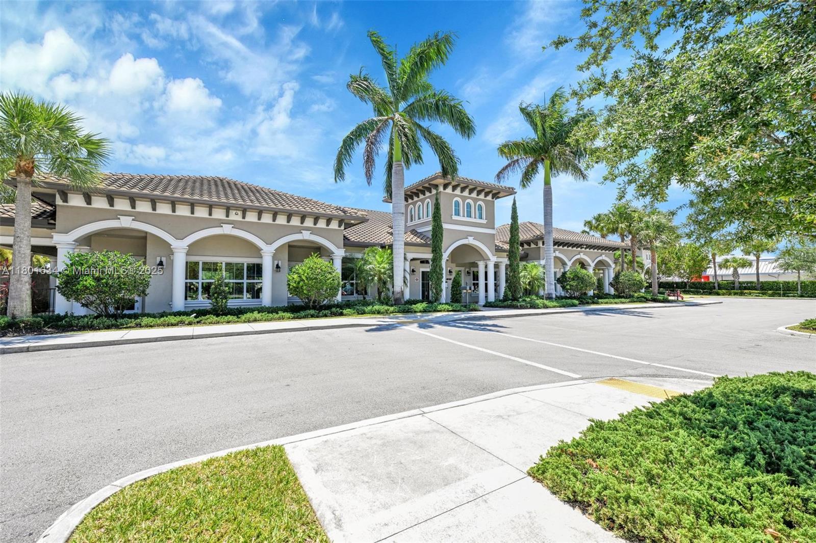 HILLCREST COUNTRY CLUB SO - Residential