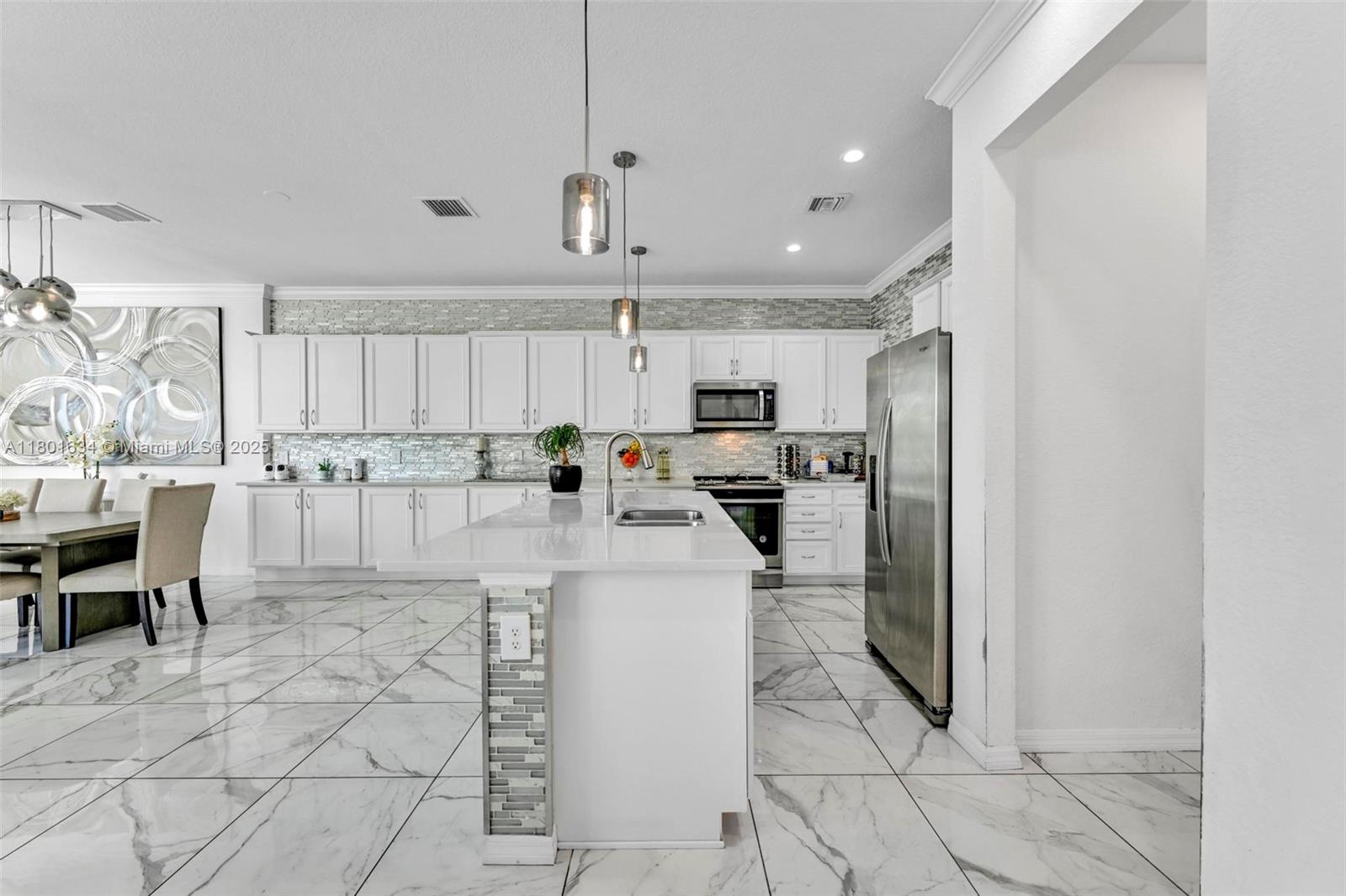 HILLCREST COUNTRY CLUB SO - Residential