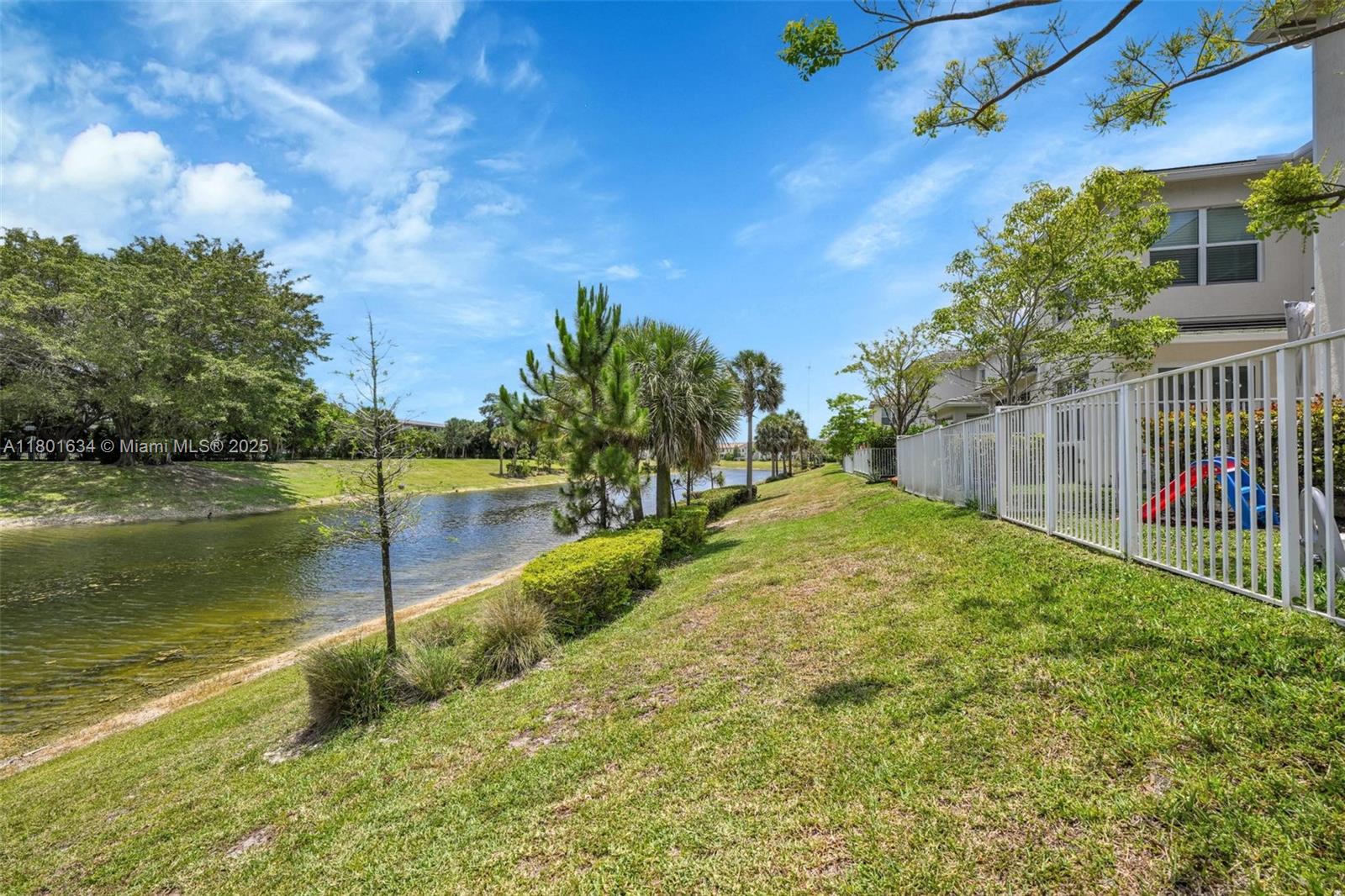 HILLCREST COUNTRY CLUB SO - Residential