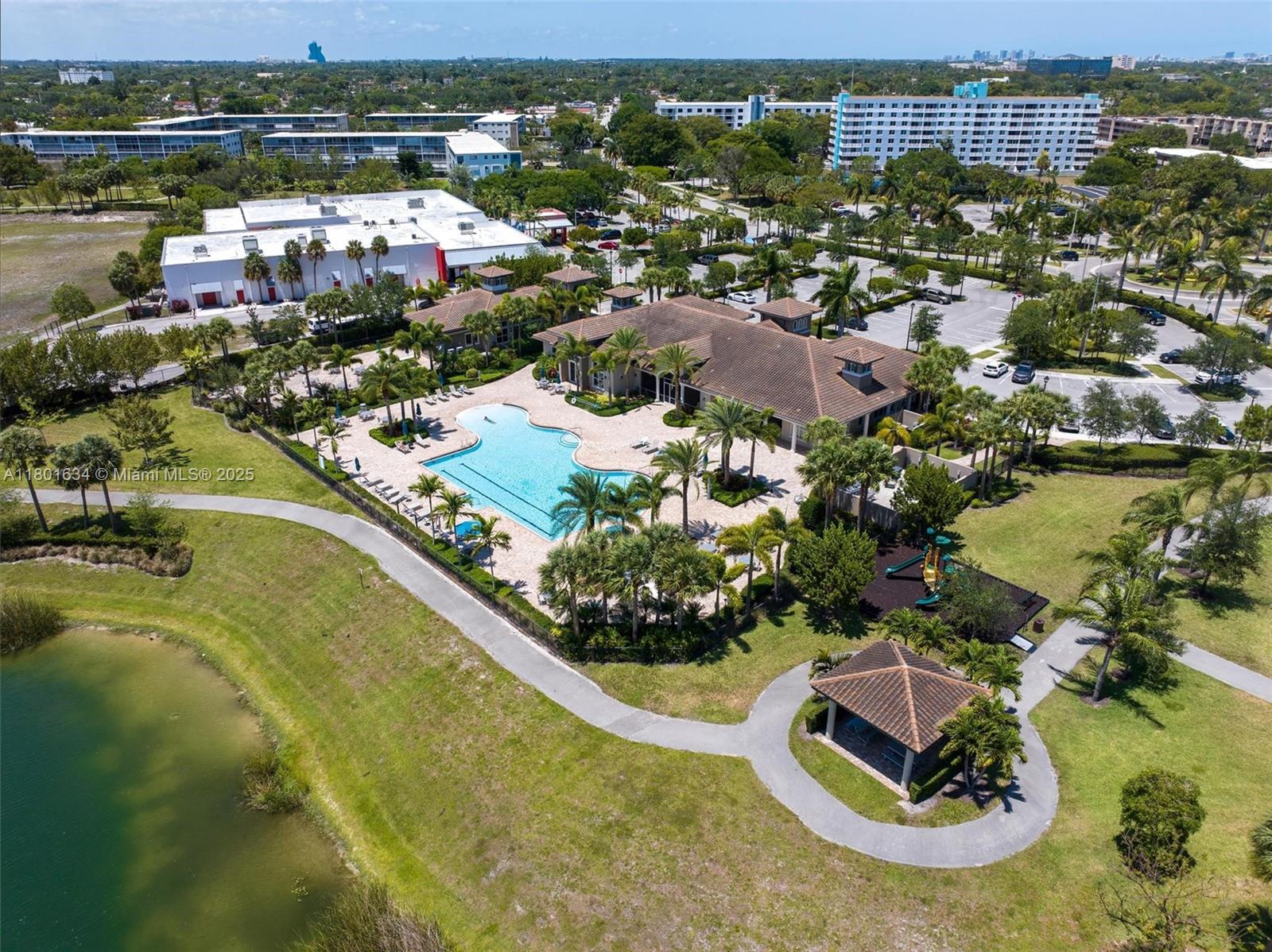 HILLCREST COUNTRY CLUB SO - Residential