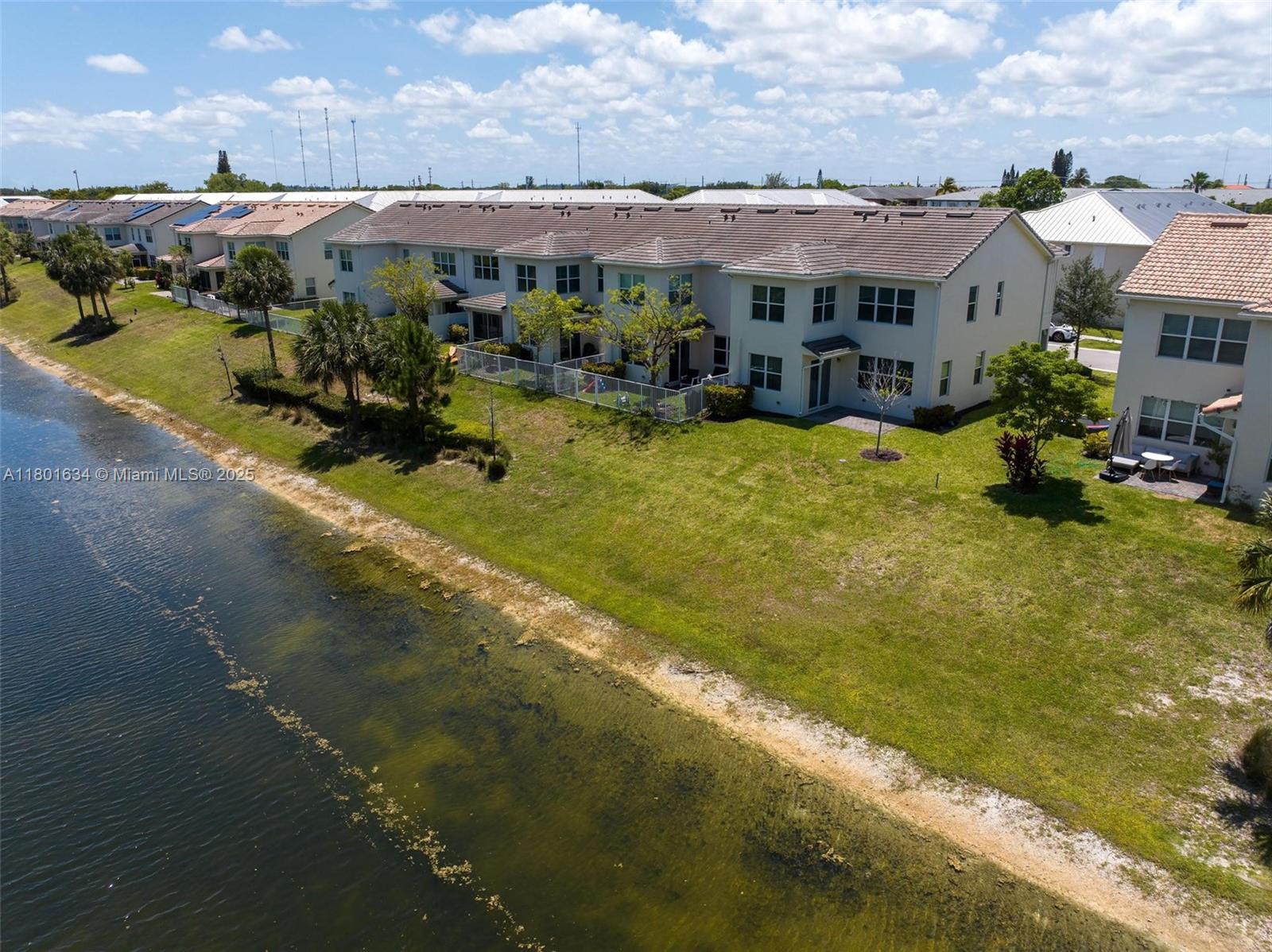 HILLCREST COUNTRY CLUB SO - Residential