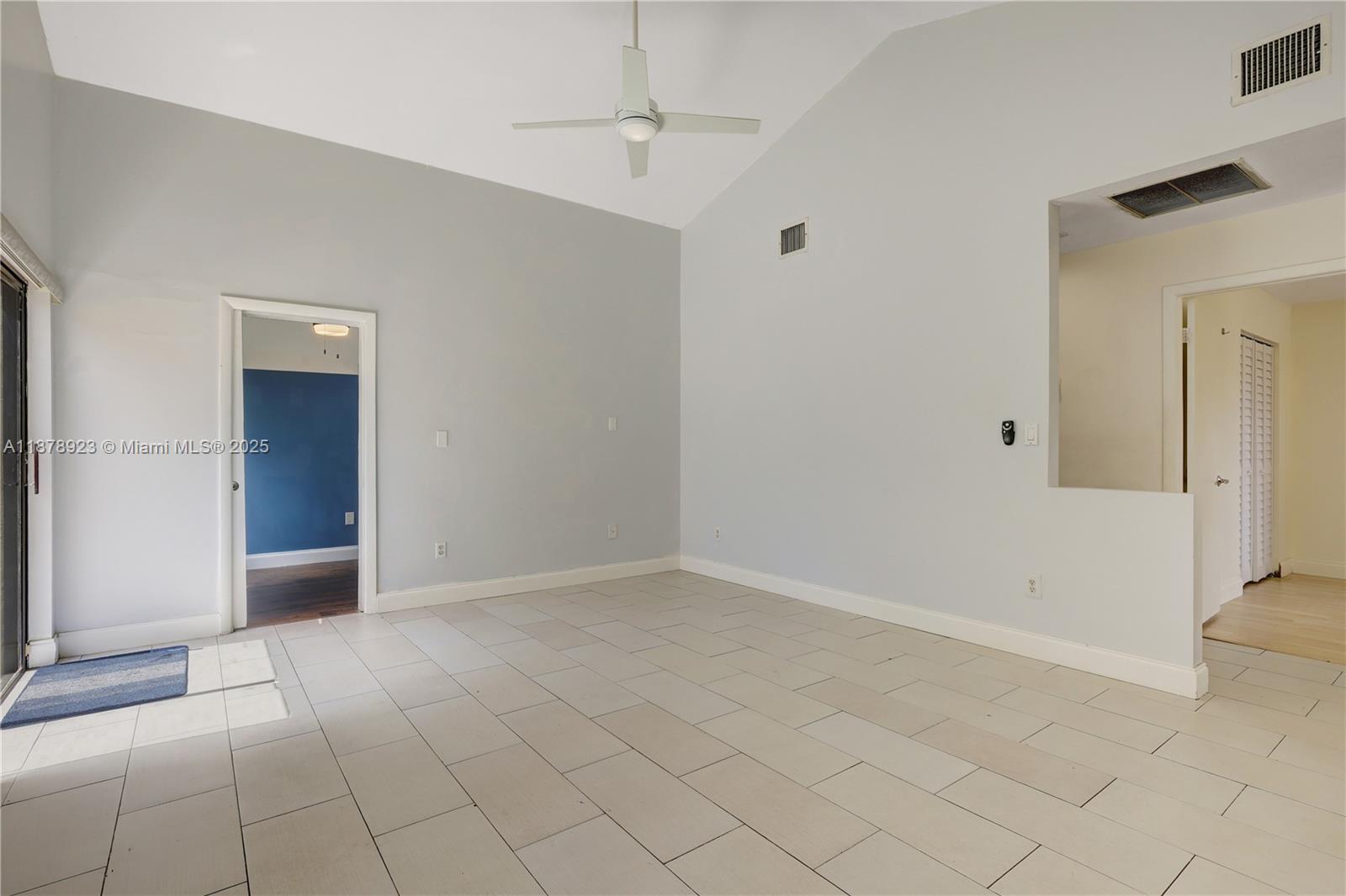 PEMBROKE LAKES SOUTH - Residential