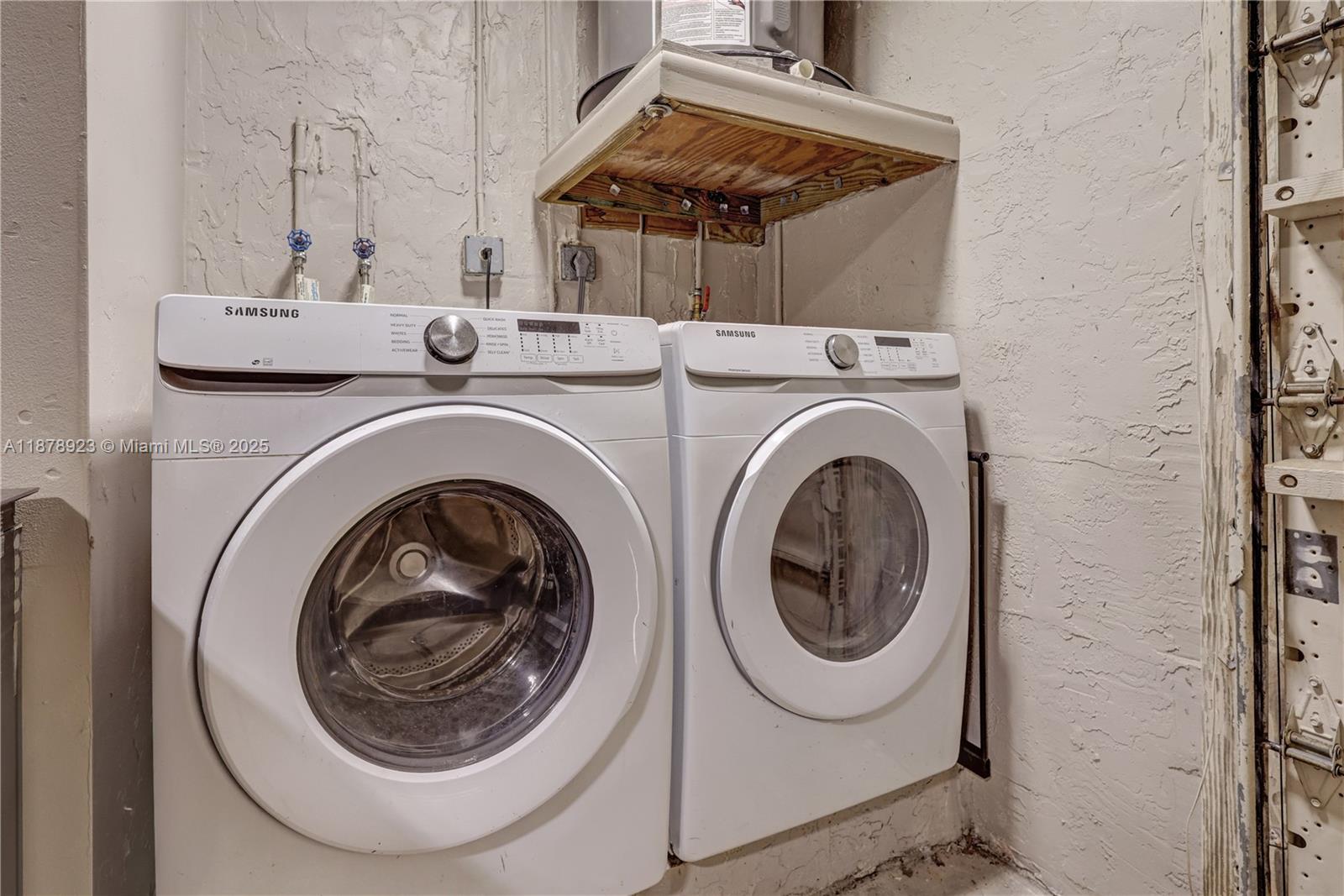 PEMBROKE LAKES SOUTH - Residential