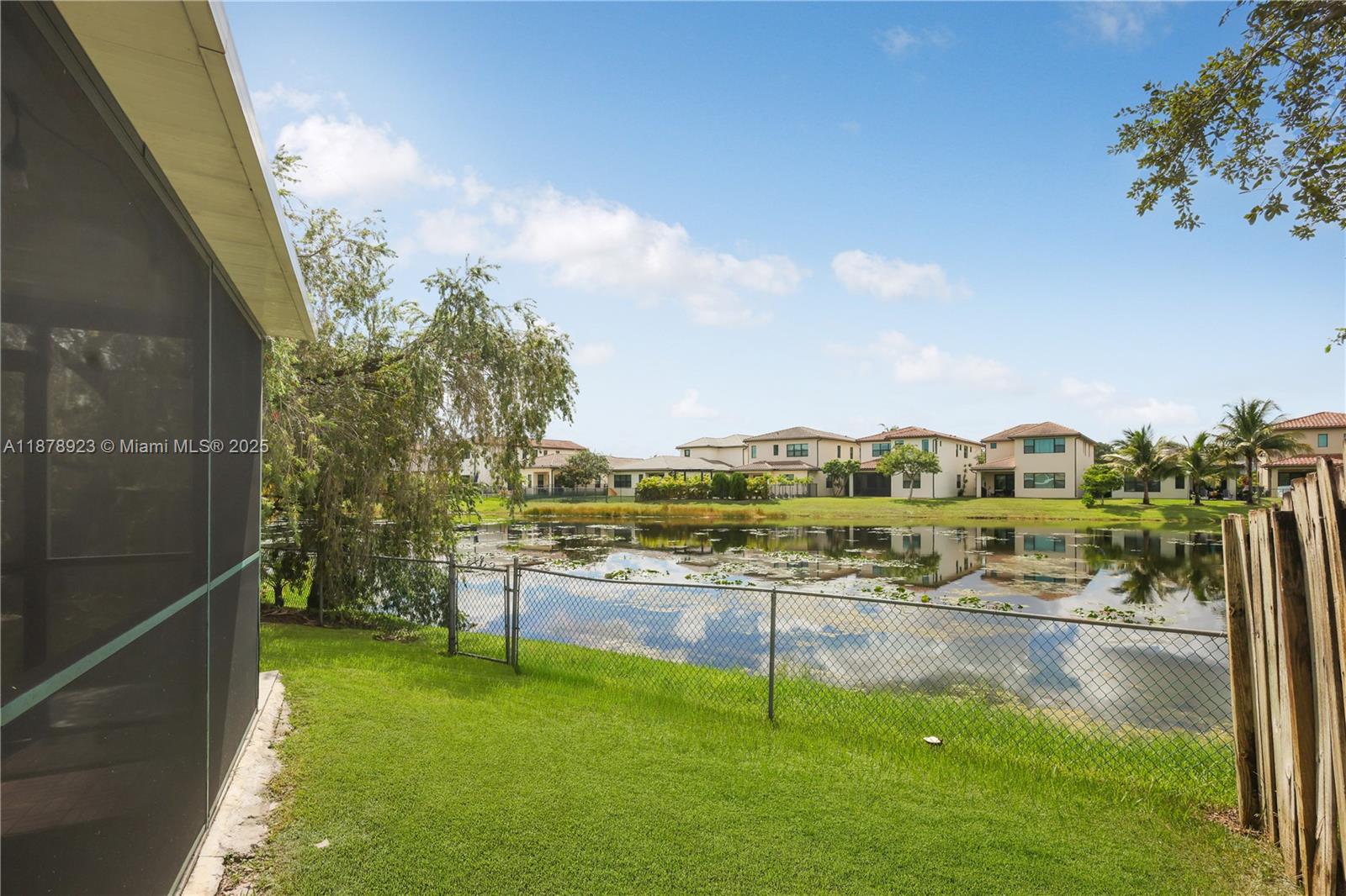 PEMBROKE LAKES SOUTH - Residential