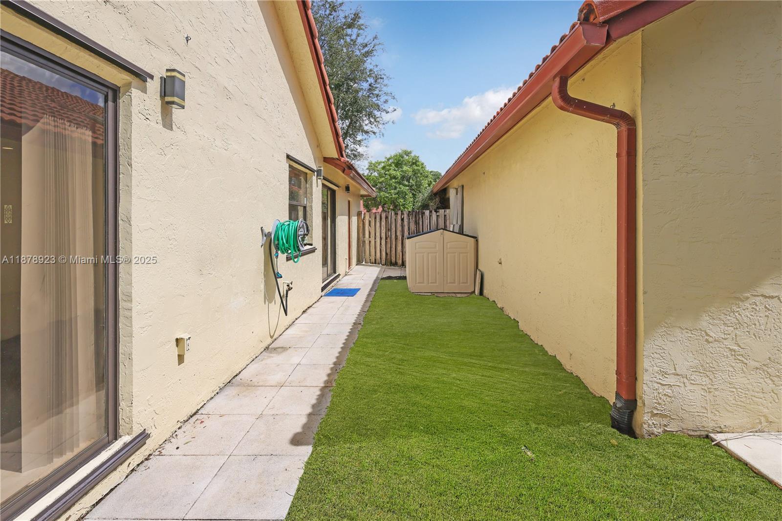 PEMBROKE LAKES SOUTH - Residential