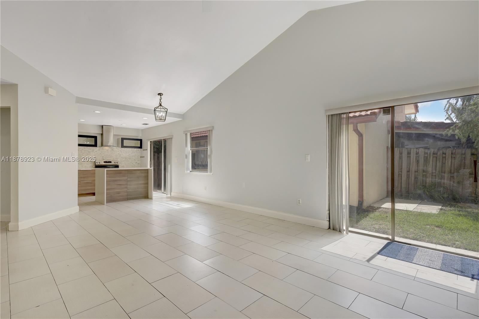 PEMBROKE LAKES SOUTH - Residential