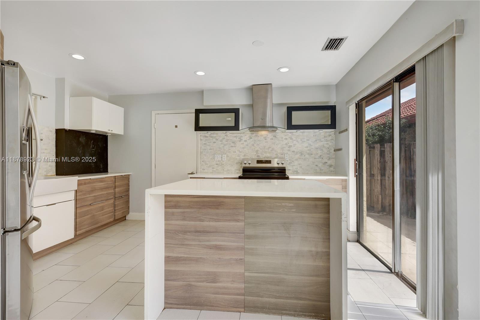 PEMBROKE LAKES SOUTH - Residential