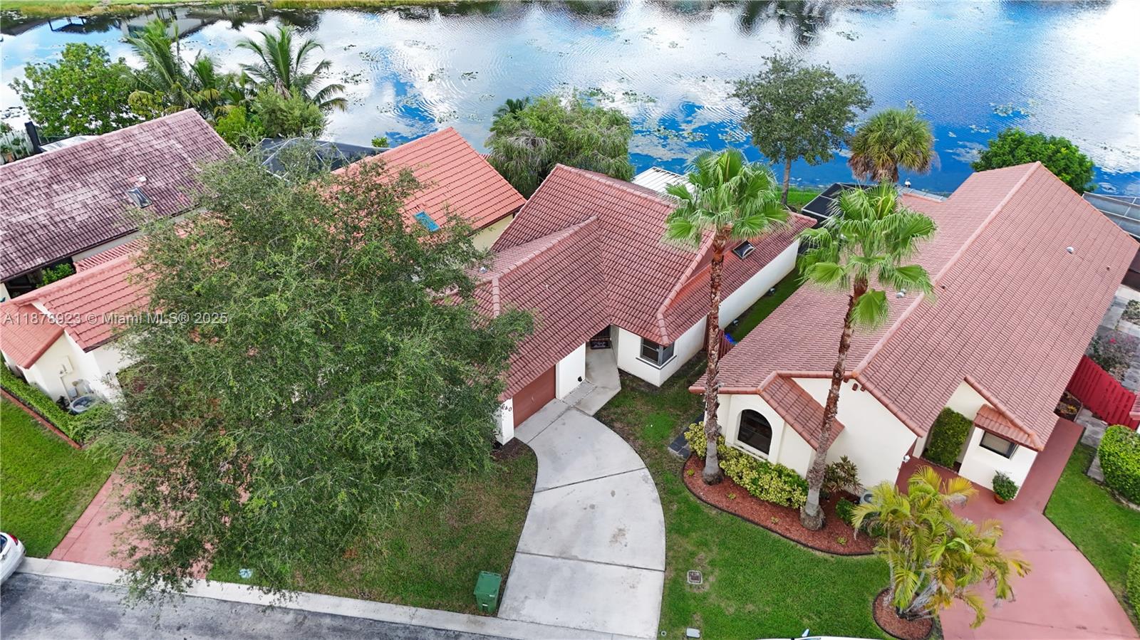 PEMBROKE LAKES SOUTH - Residential