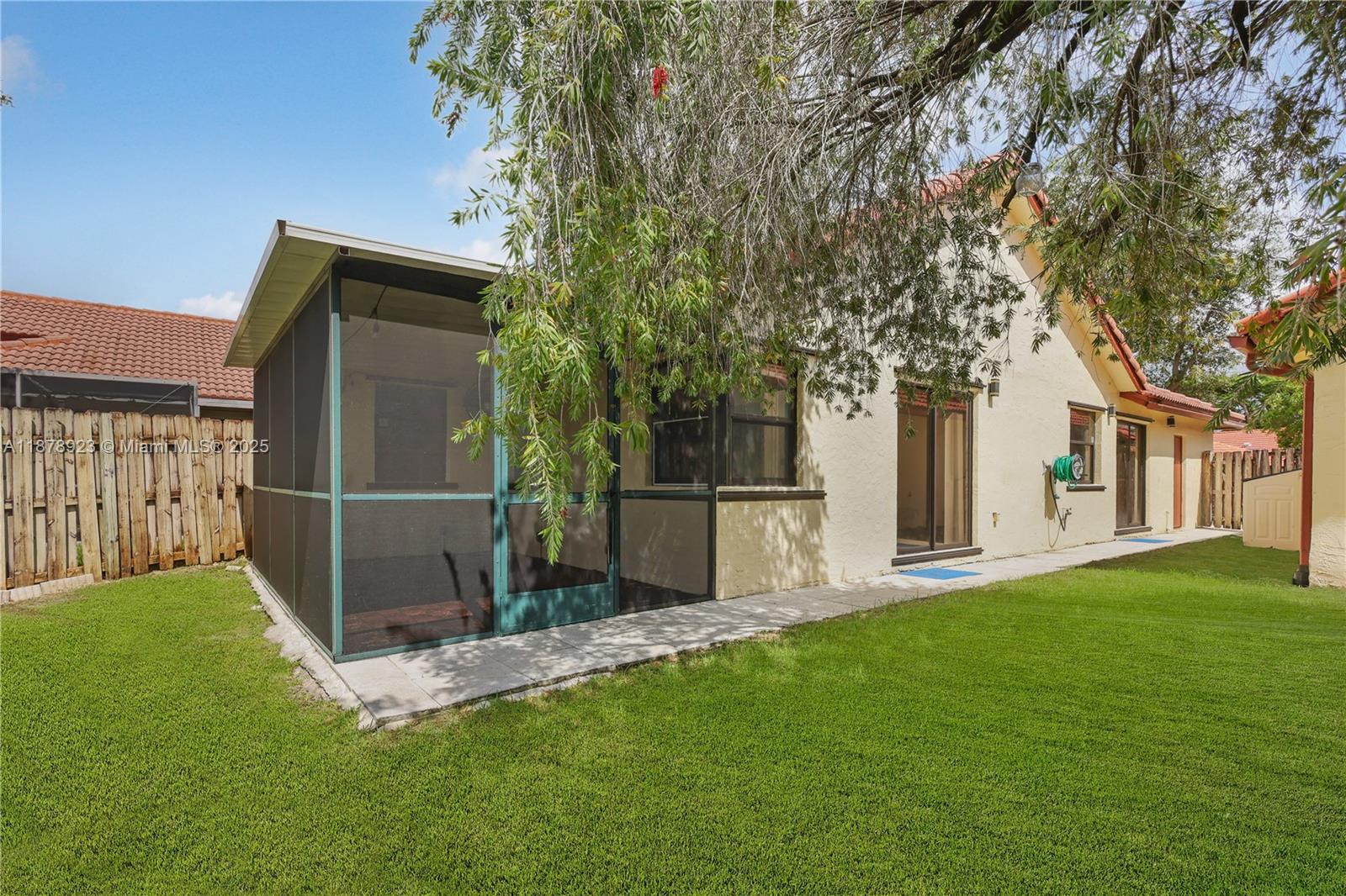 PEMBROKE LAKES SOUTH - Residential