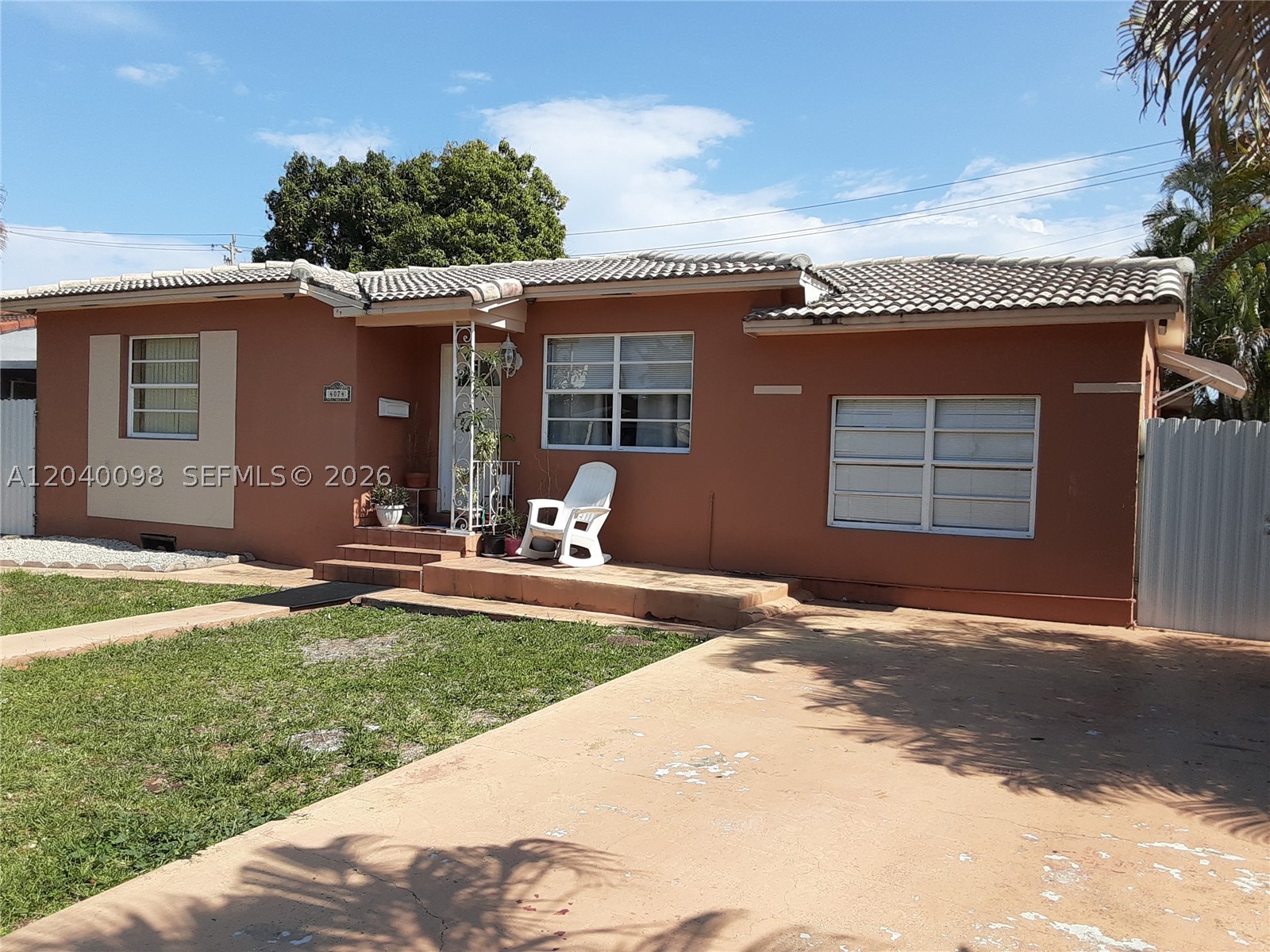 4074 NW 4th St