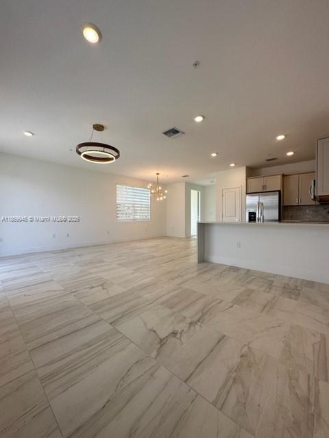 Come to see this beautiful corner unit at Merrick square, full of natural light, 4 bedrooms, 3 full bathrooms, close to great schools, malls, great restaurants, close to I75, Turnpike, and palmetto.