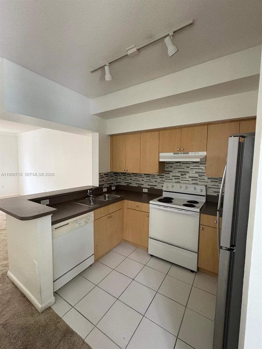 AVENTI AT AVENTURA CONDO - Residential