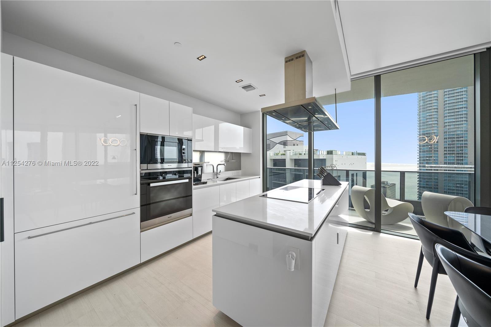 Photo 8 of 42 of 1000 Brickell Plz PH5001 condo