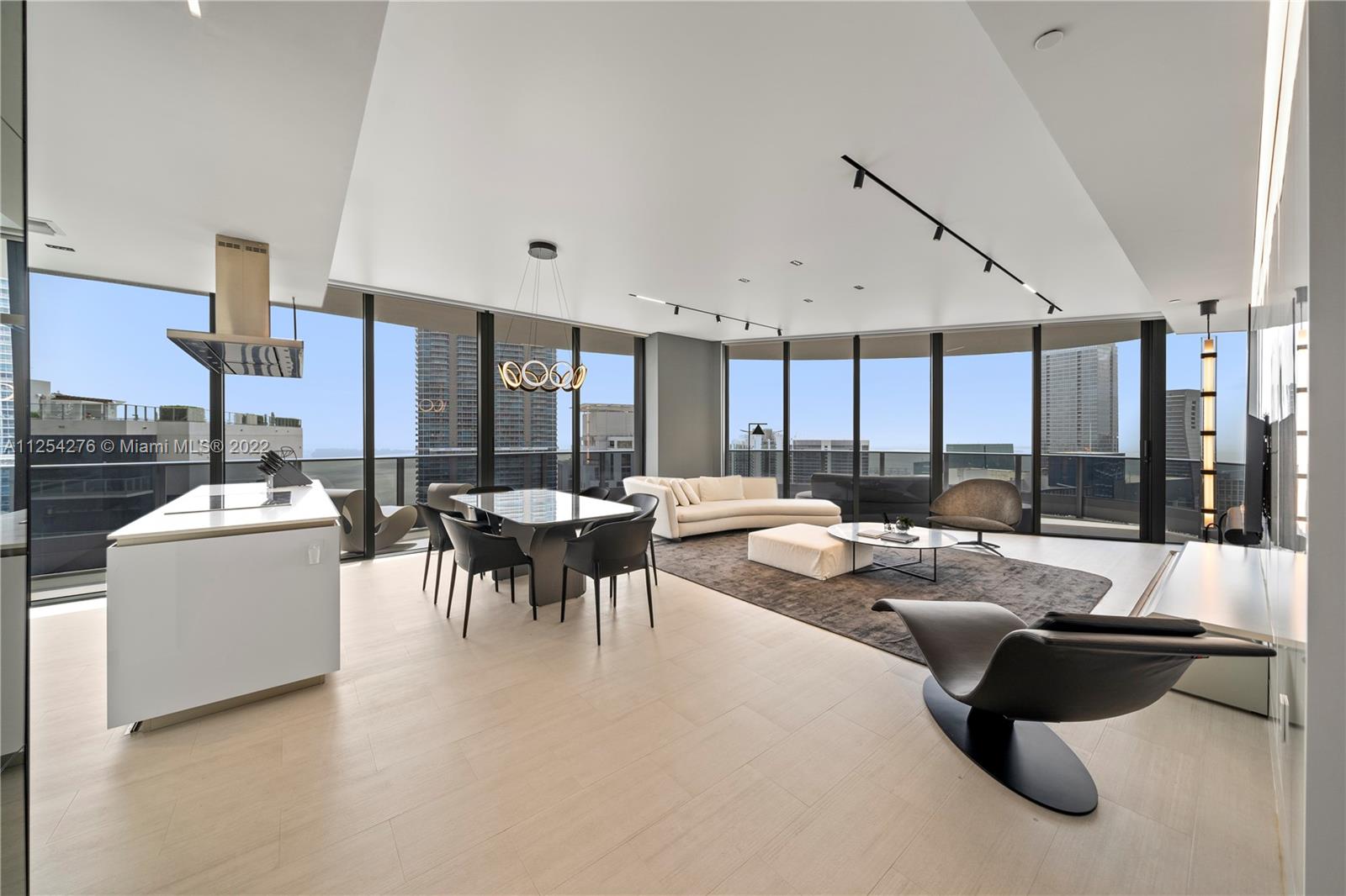 Photo 5 of 42 of 1000 Brickell Plz PH5001 condo