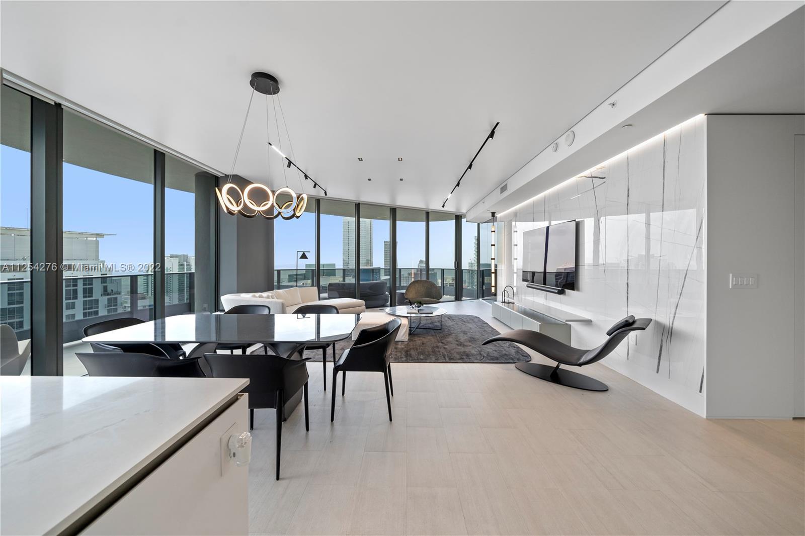 Photo 4 of 42 of 1000 Brickell Plz PH5001 condo
